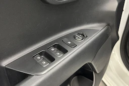 Valkoinen Kia Rio 2021 kuva 13.