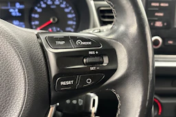 Valkoinen Kia Rio 2021 kuva 16.