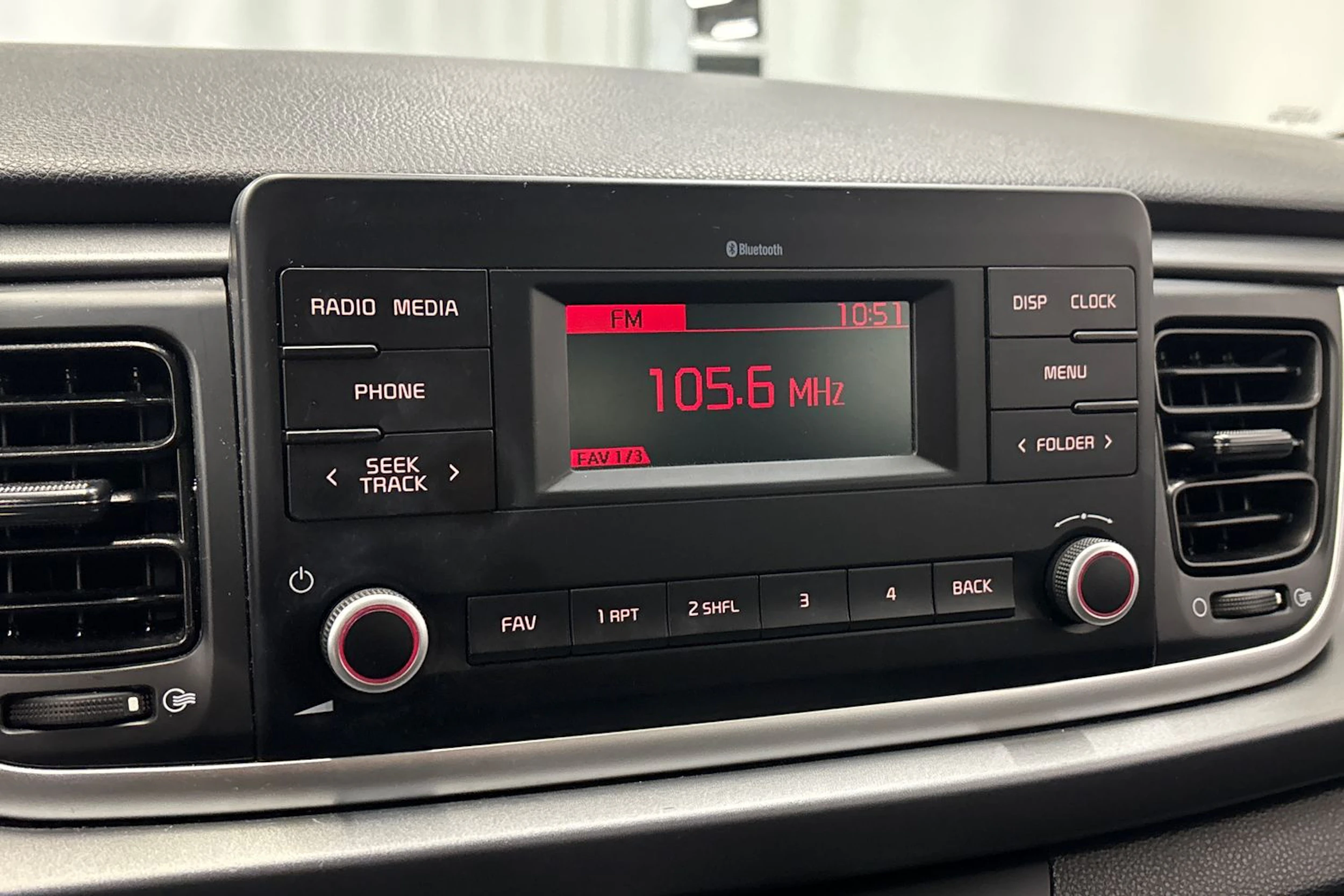 Valkoinen Kia Rio 2021 kuva 18.