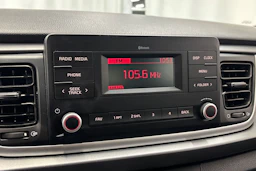 Valkoinen Kia Rio 2021 kuva 18.