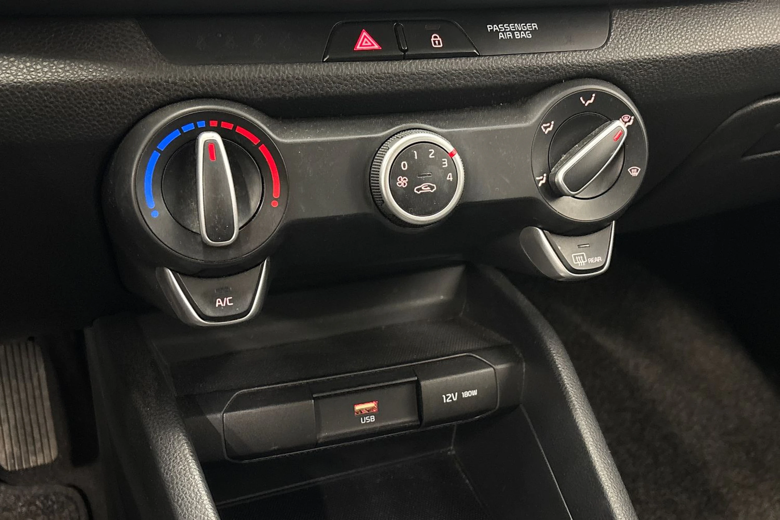 Valkoinen Kia Rio 2021 kuva 19.