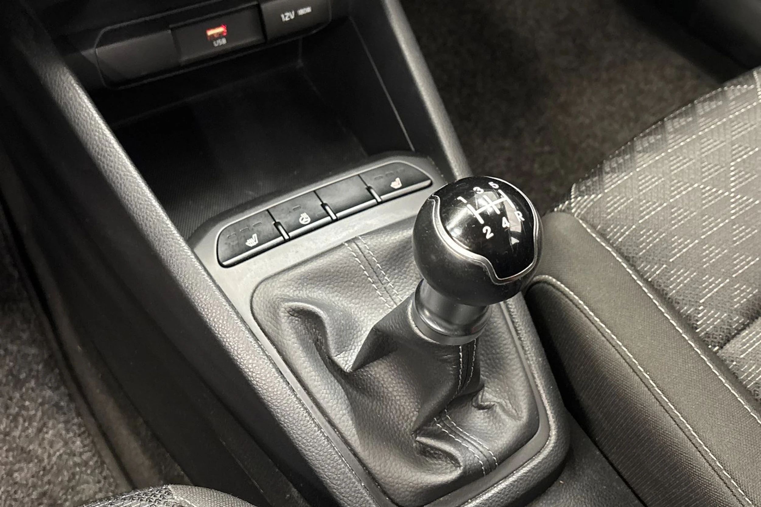 Valkoinen Kia Rio 2021 kuva 20.