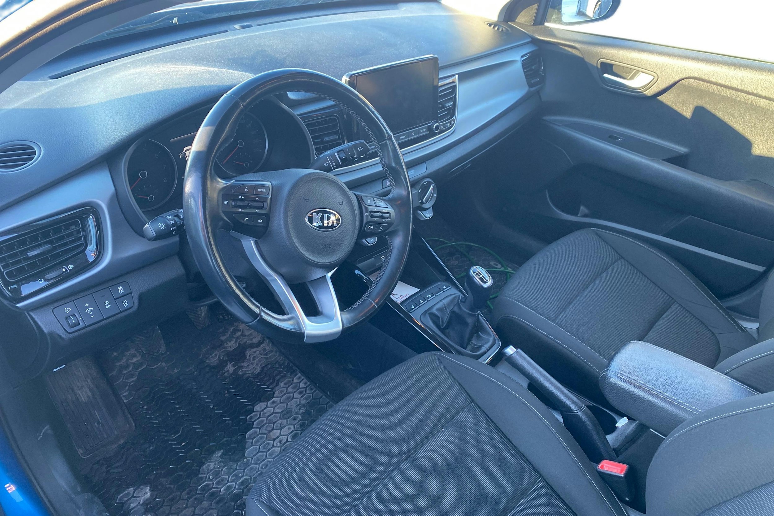 sininen Kia Rio 2021 kuva 3.