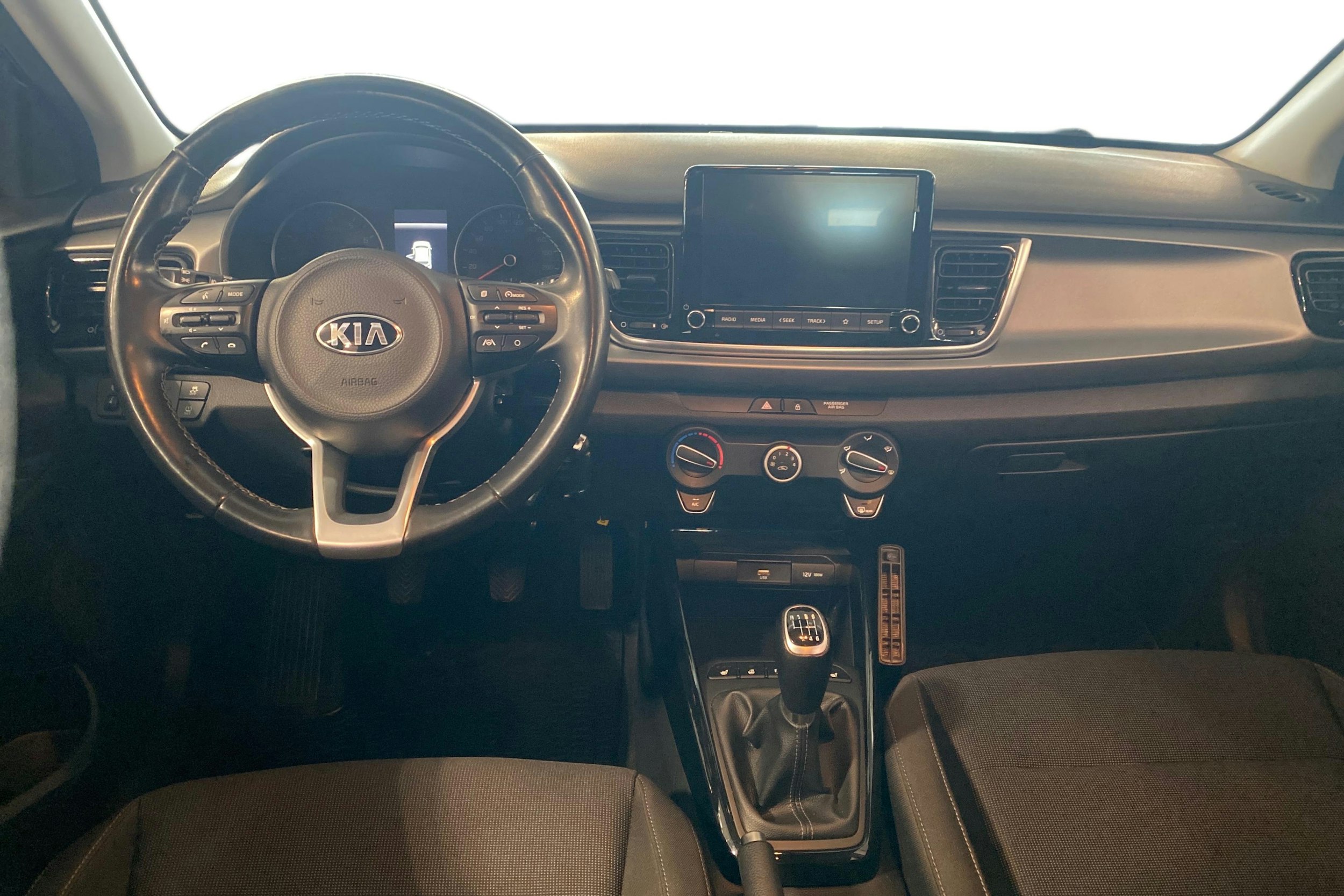 sininen Kia Rio 2021 kuva 9.