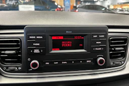 sininen Kia Rio 2022 kuva 13.