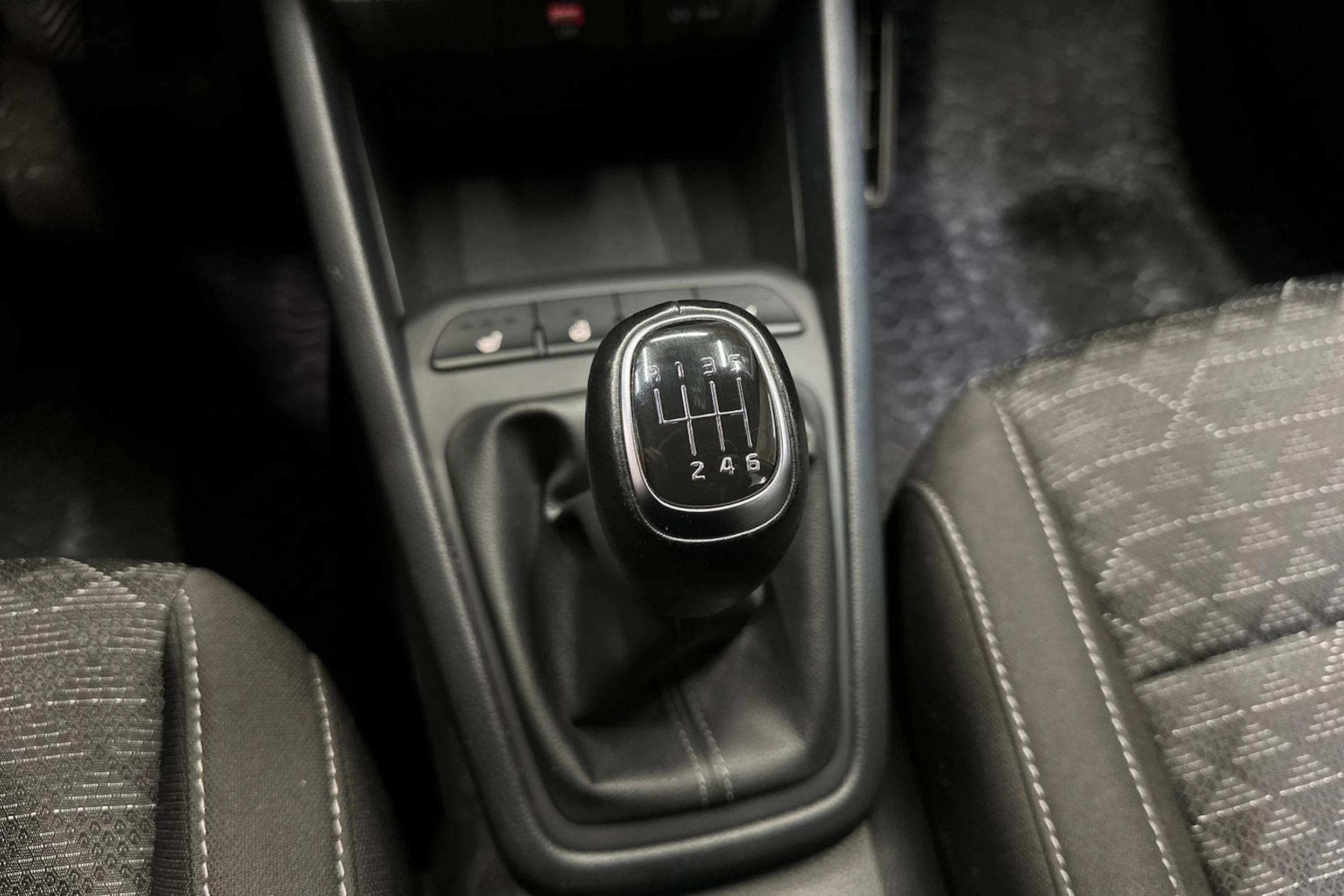 sininen Kia Rio 2022 kuva 16.