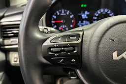sininen Kia Rio 2022 kuva 18.