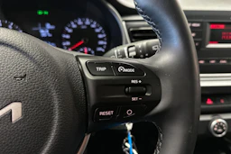 sininen Kia Rio 2022 kuva 19.