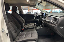 valkoinen Kia Rio 2022 kuva 14.