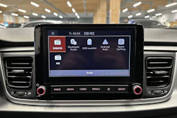 valkoinen Kia Rio 2022 kuva 15.