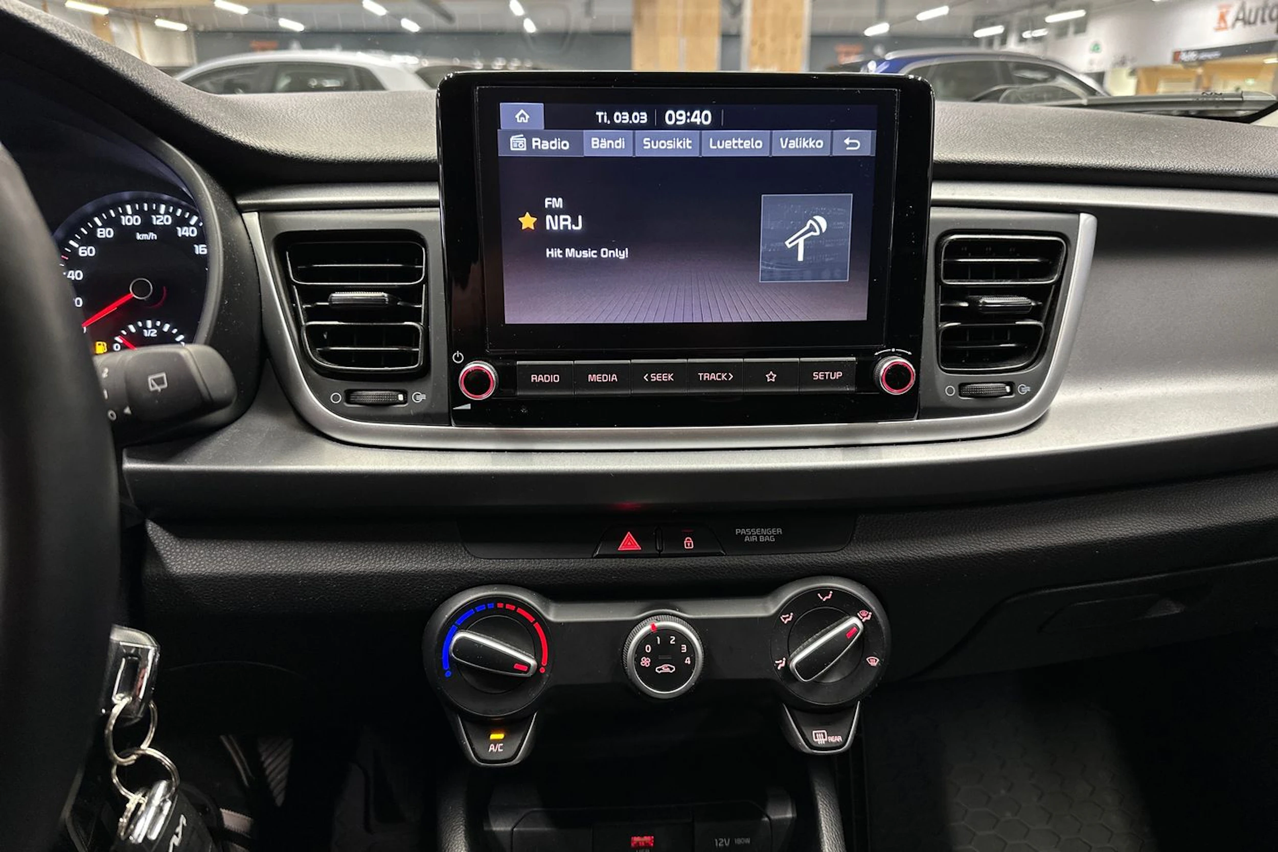 valkoinen Kia Rio 2022 kuva 16.