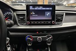 valkoinen Kia Rio 2022 kuva 16.