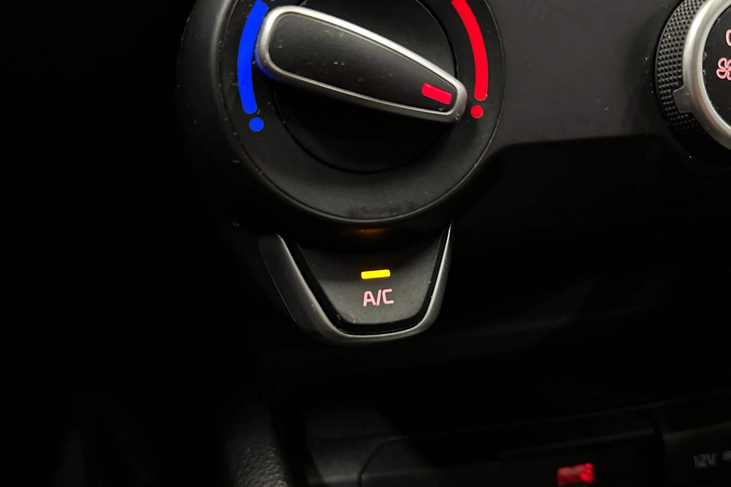 valkoinen Kia Rio 2022 kuva 17.