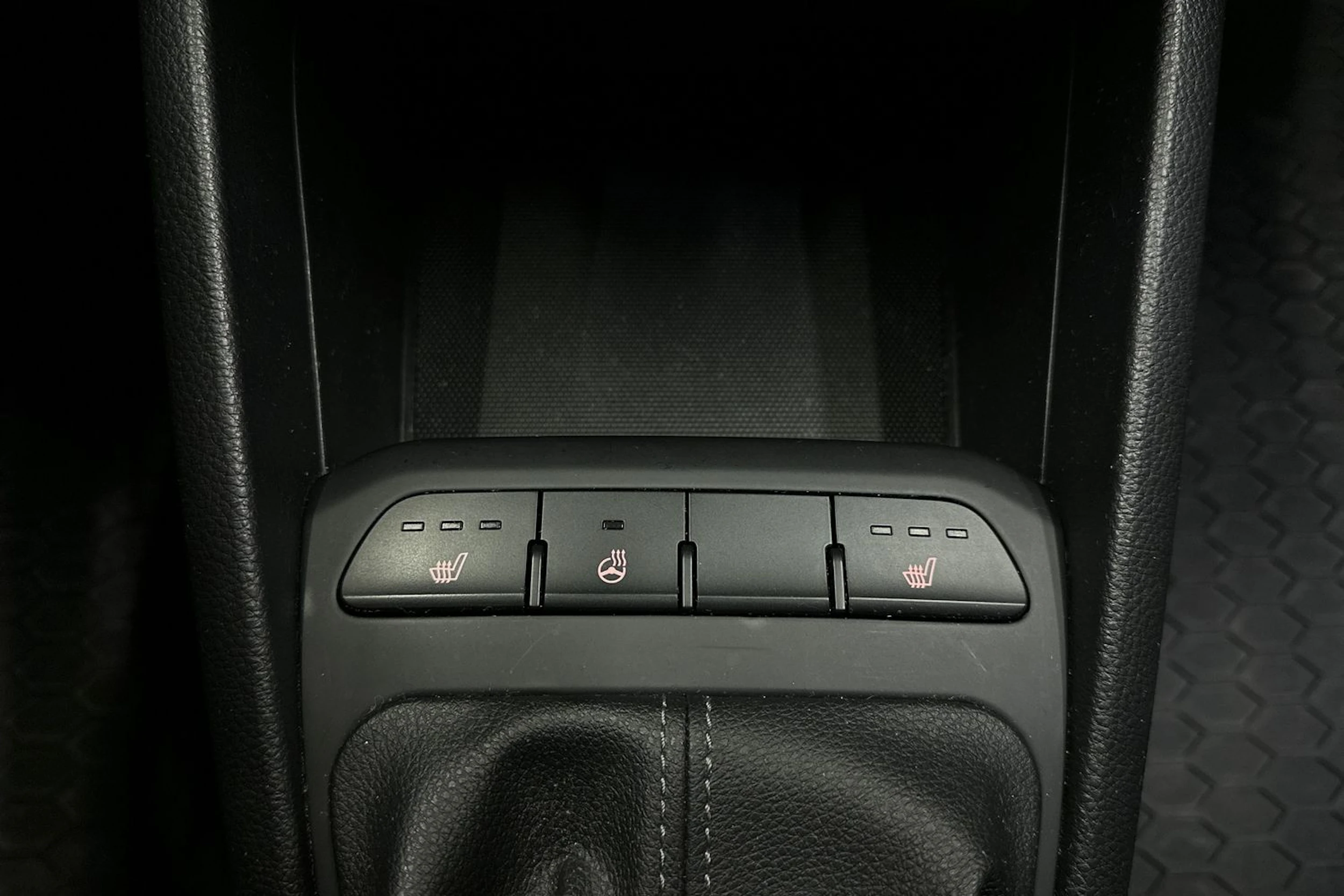 valkoinen Kia Rio 2022 kuva 18.