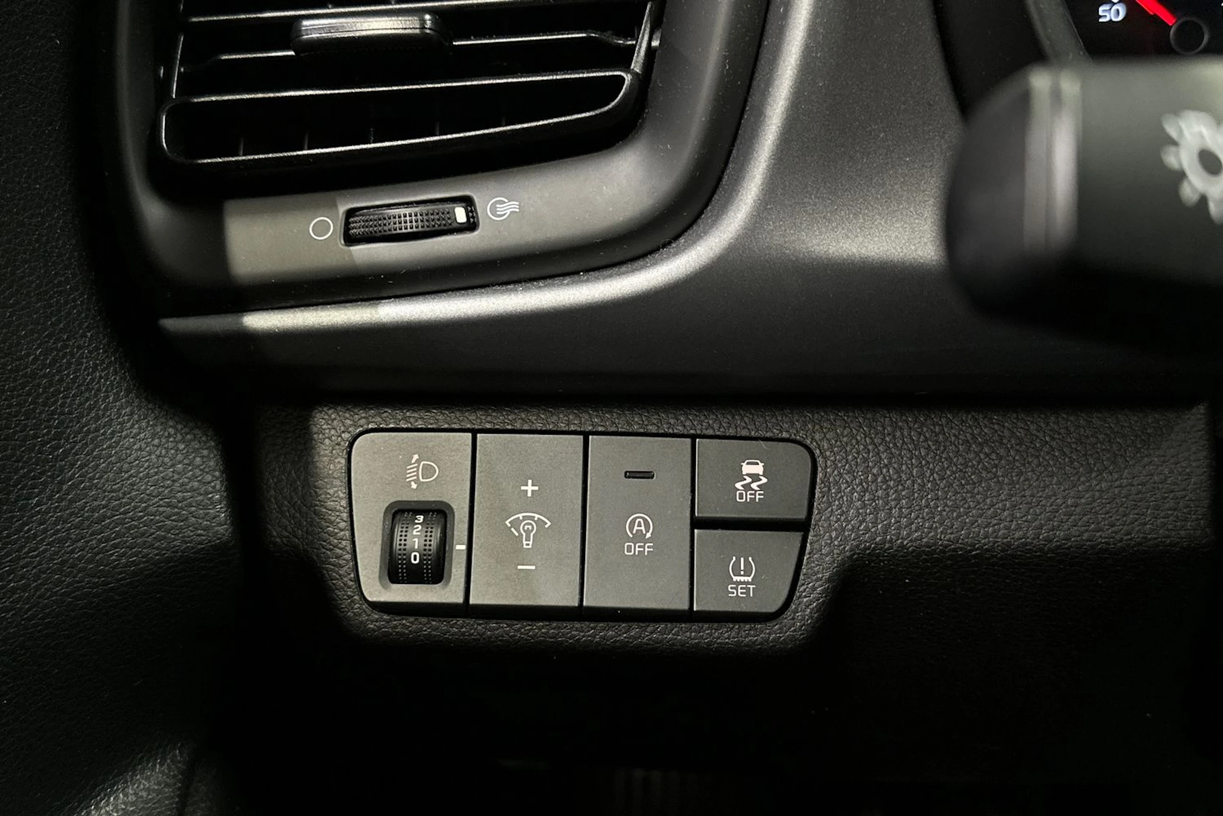 valkoinen Kia Rio 2022 kuva 23.