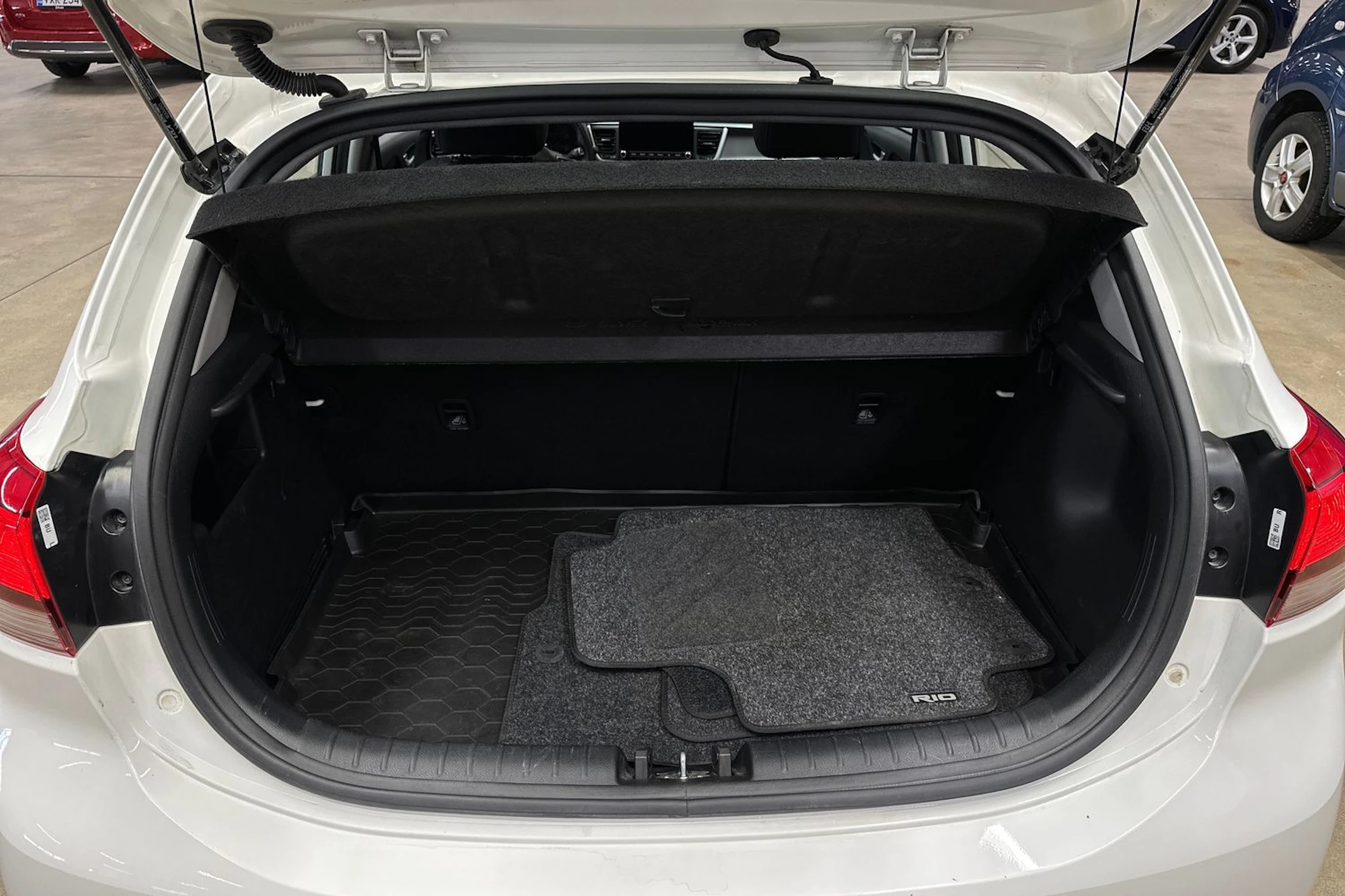 valkoinen Kia Rio 2022 kuva 25.