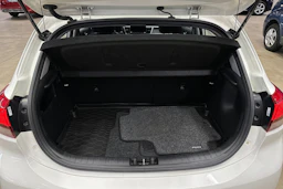 valkoinen Kia Rio 2022 kuva 25.