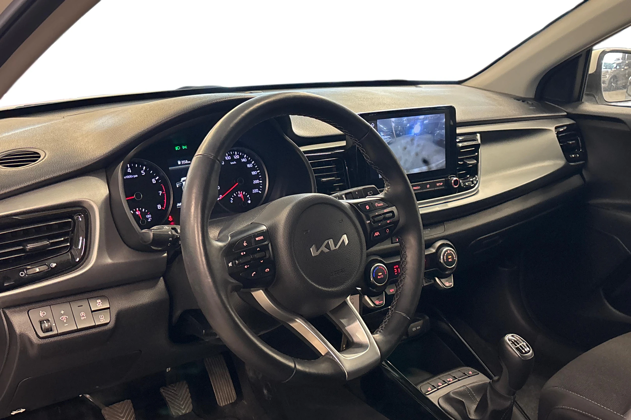 valkoinen Kia Rio 2024 kuva 3.