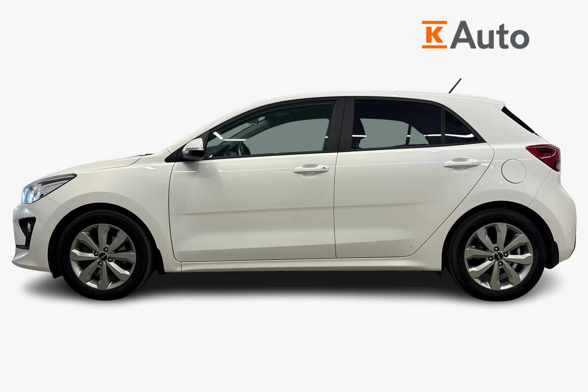 valkoinen Kia Rio 2024 kuva 7.