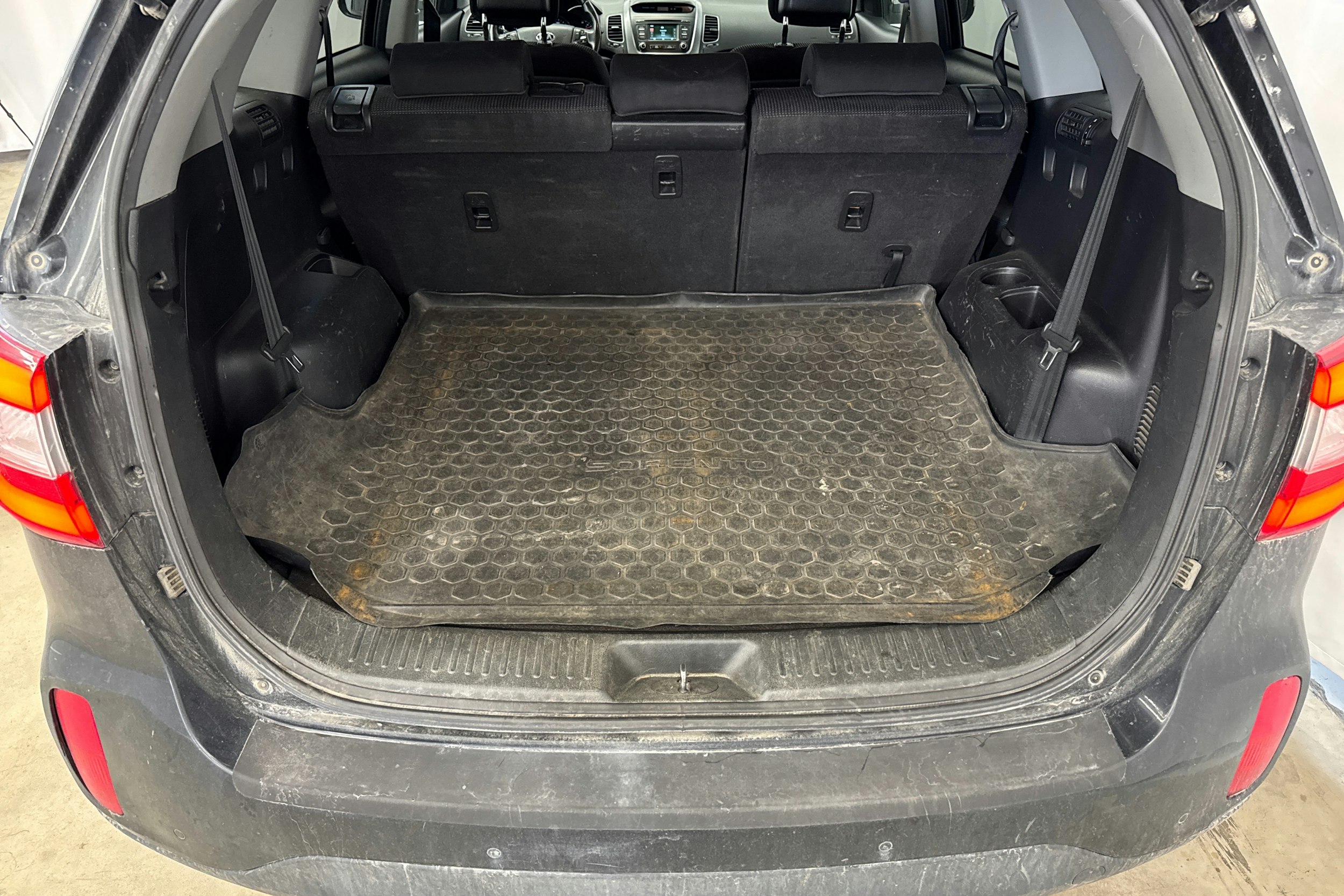 Musta Kia Sorento 2013 kuva 13.