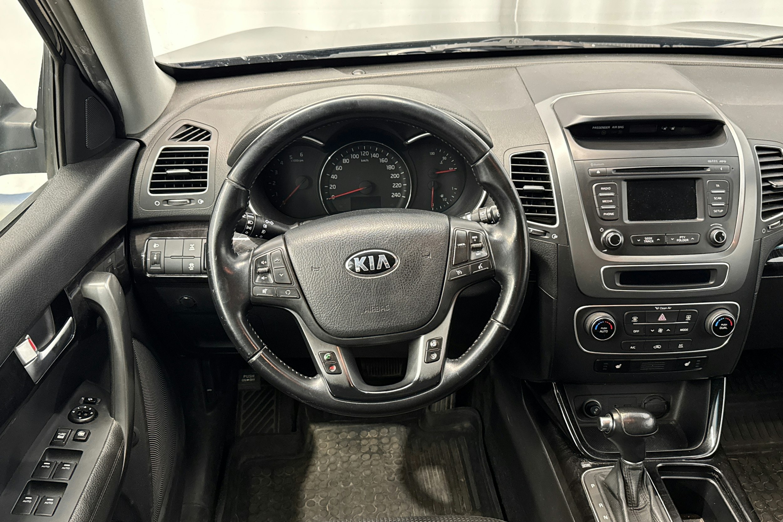 Musta Kia Sorento 2013 kuva 18.