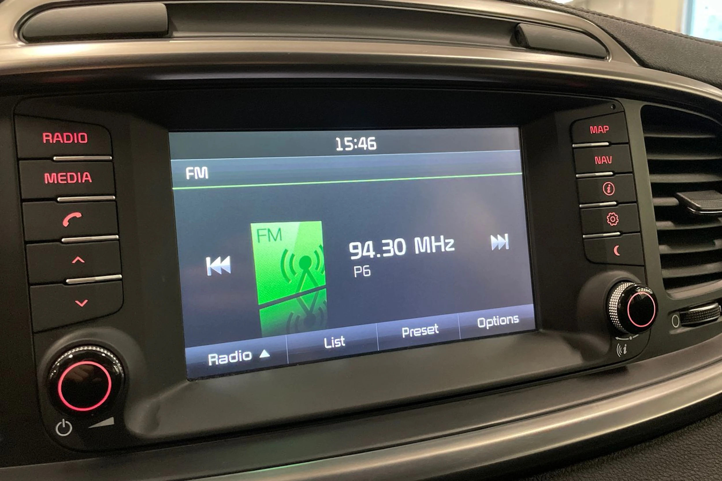 valkoinen Kia Sorento 2015 kuva 19.