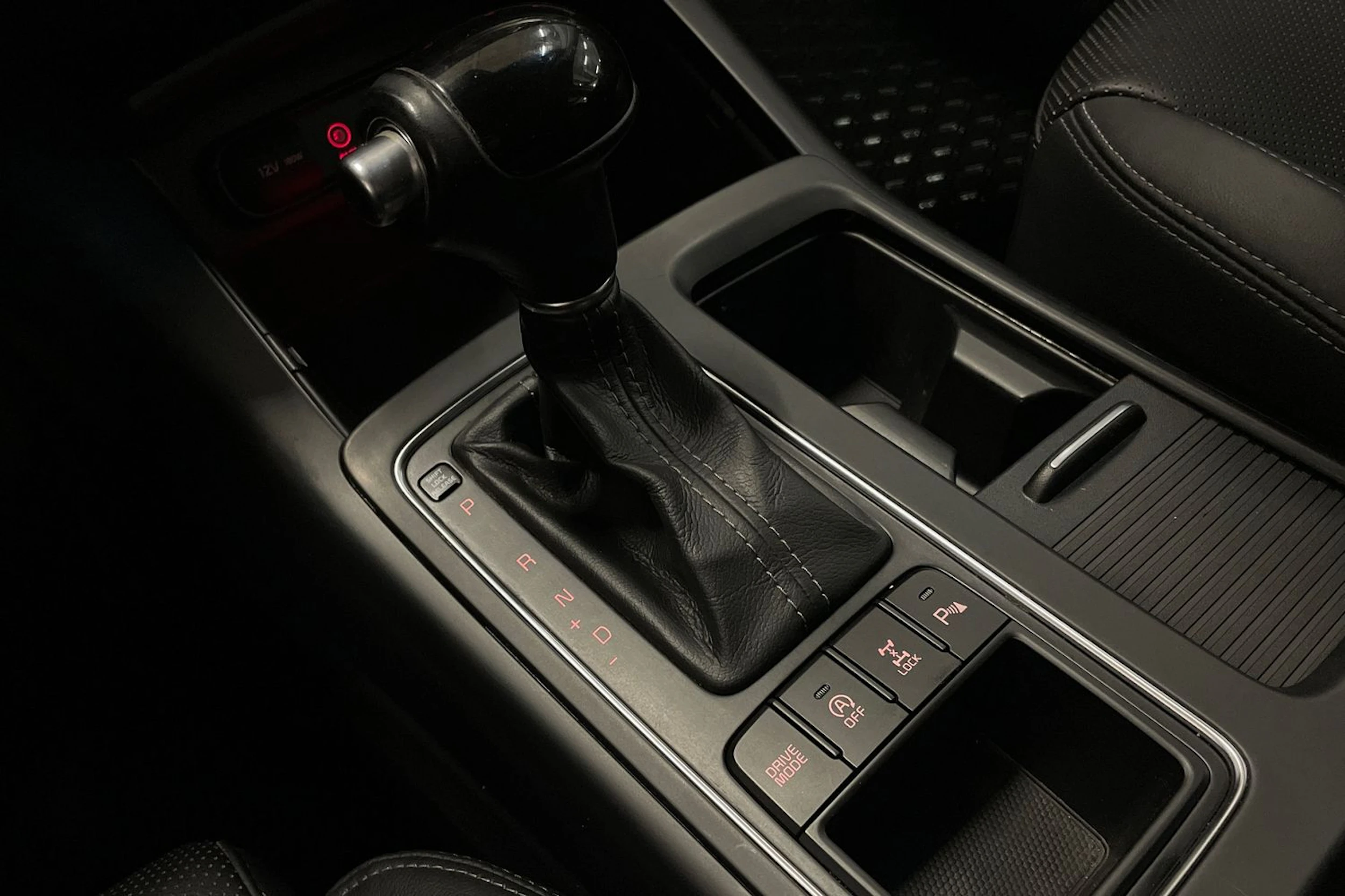 valkoinen Kia Sorento 2015 kuva 21.