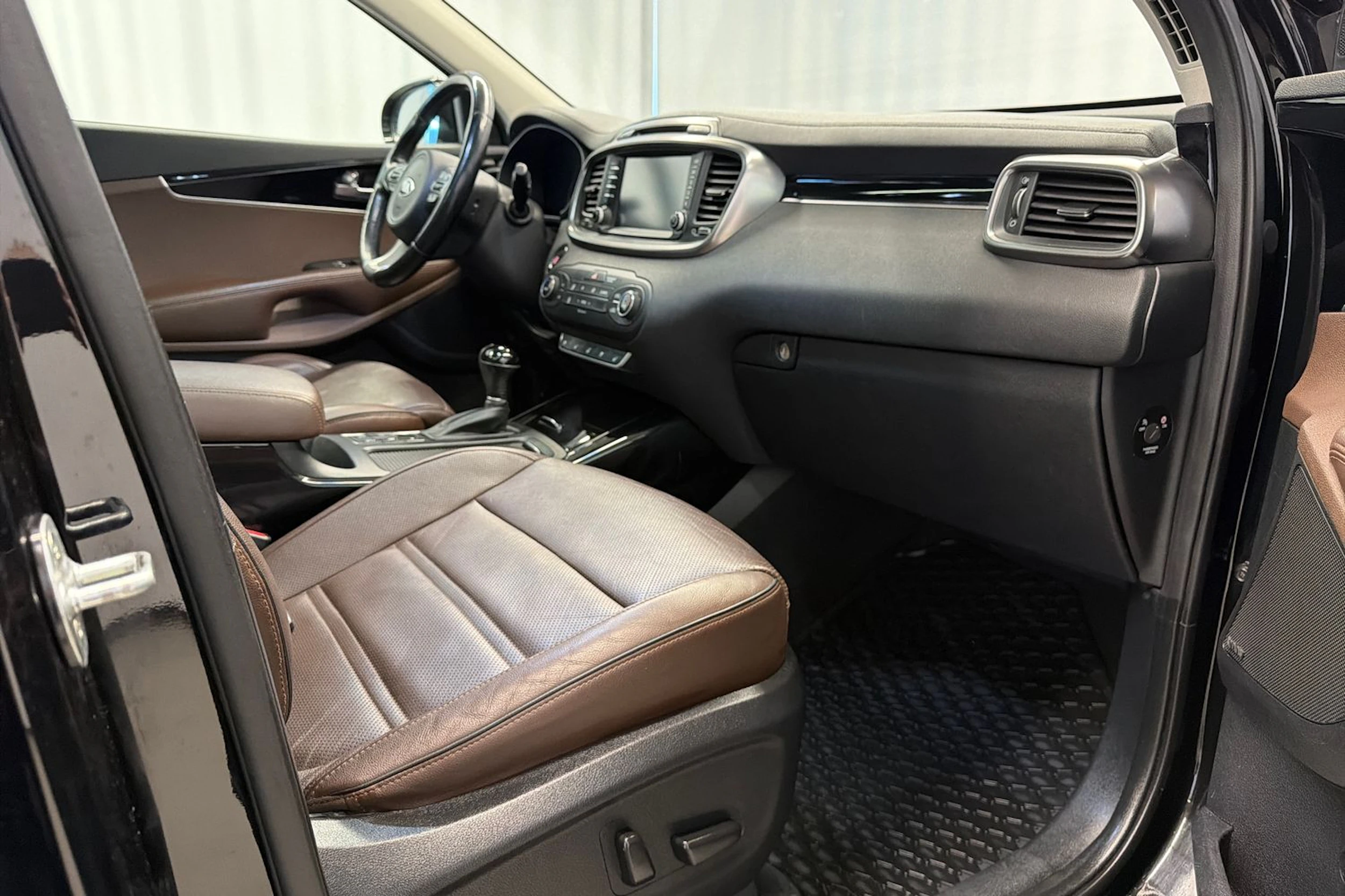 musta Kia Sorento 2015 kuva 15.