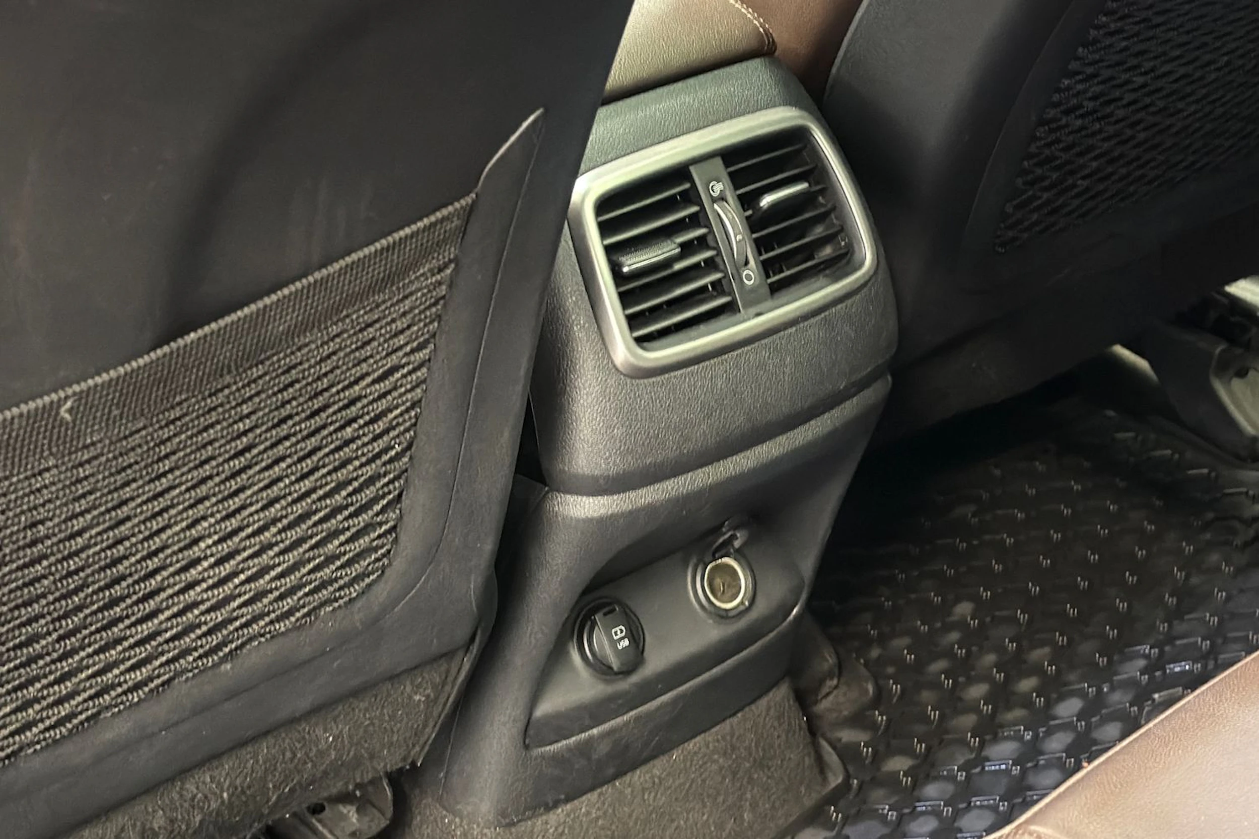 musta Kia Sorento 2015 kuva 33.