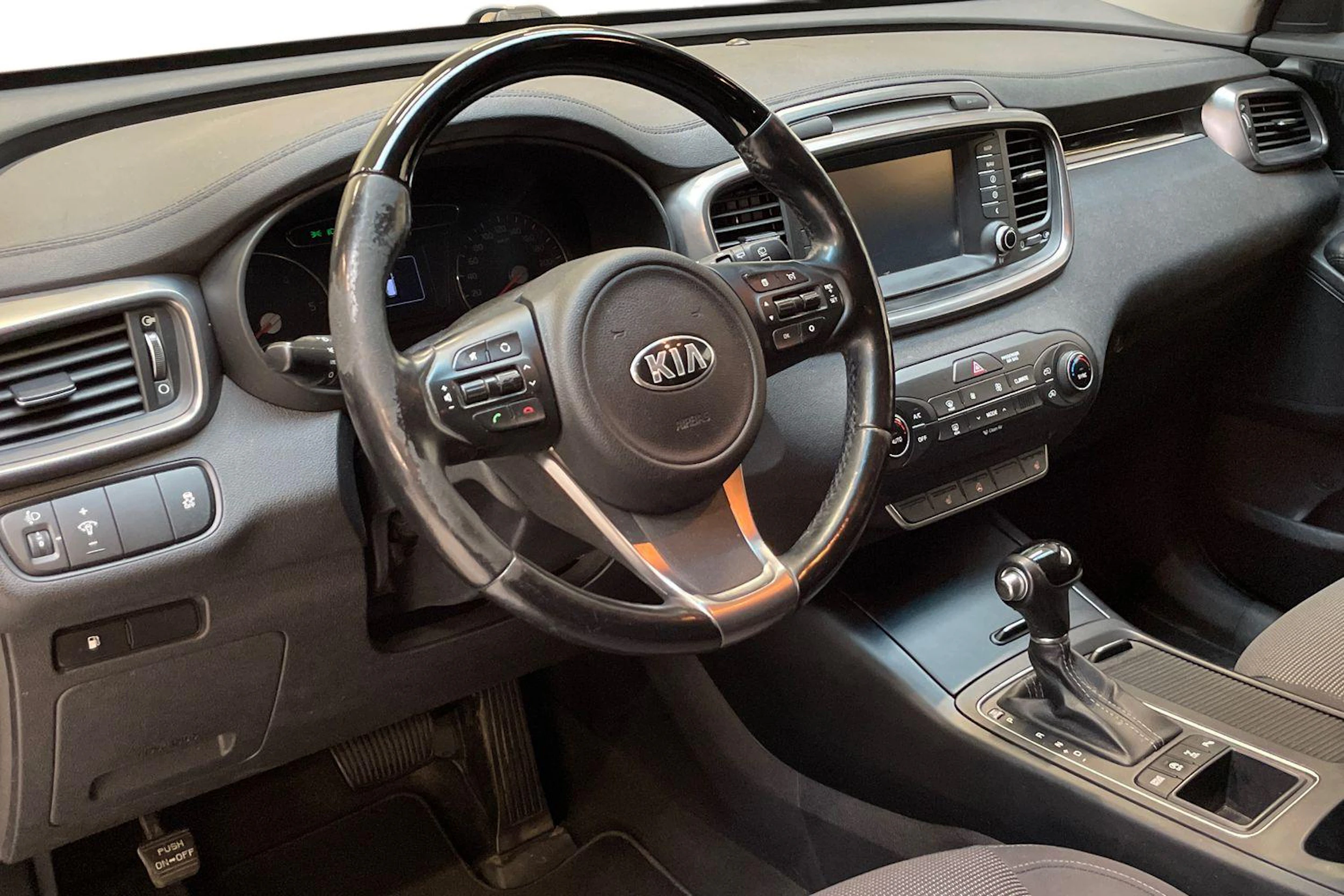 musta Kia Sorento 2016 kuva 7.