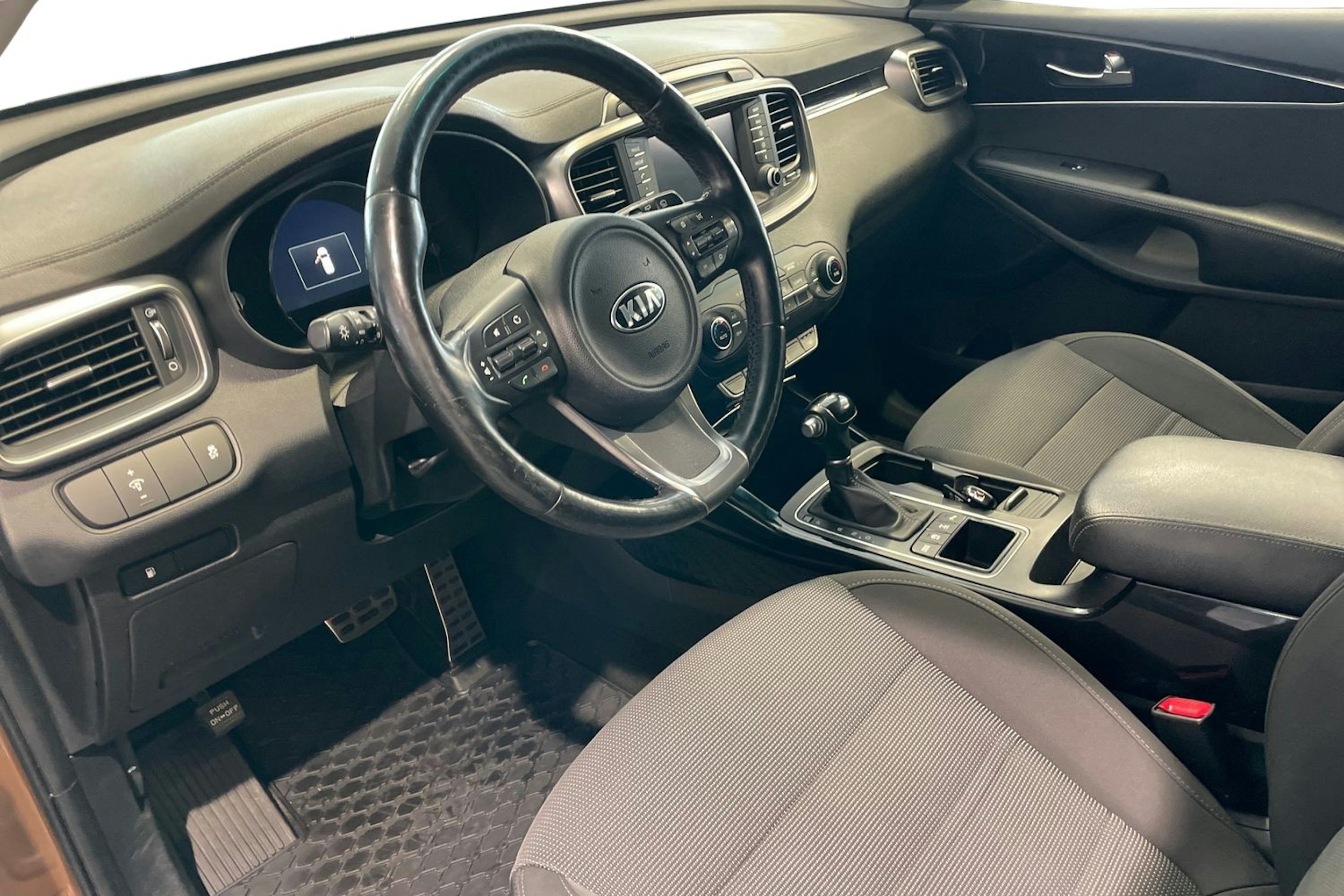 Ruskea (beige) Kia Sorento 2016 kuva 7.