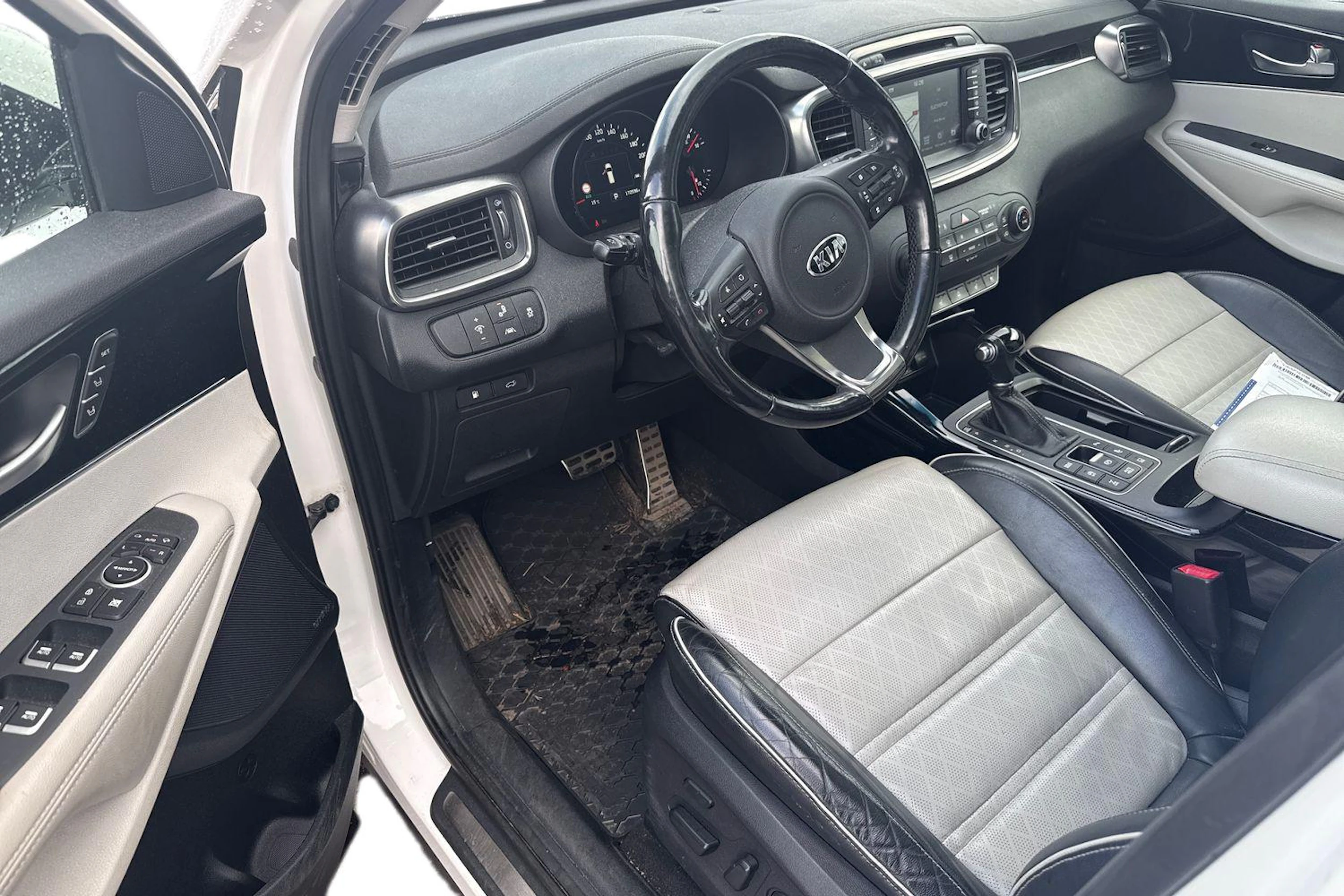 valkoinen Kia Sorento 2017 kuva 3.