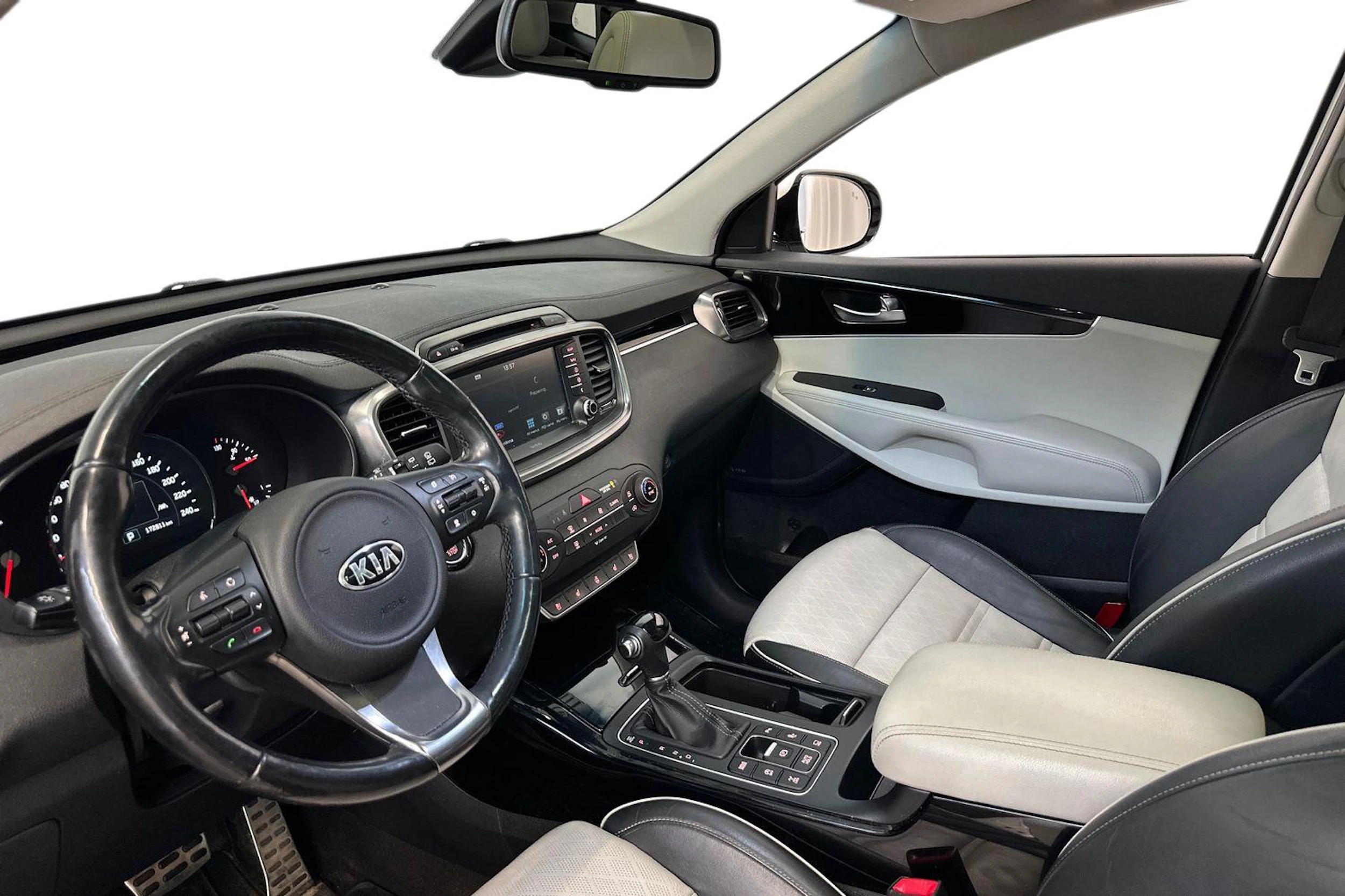 valkoinen Kia Sorento 2017 kuva 6.