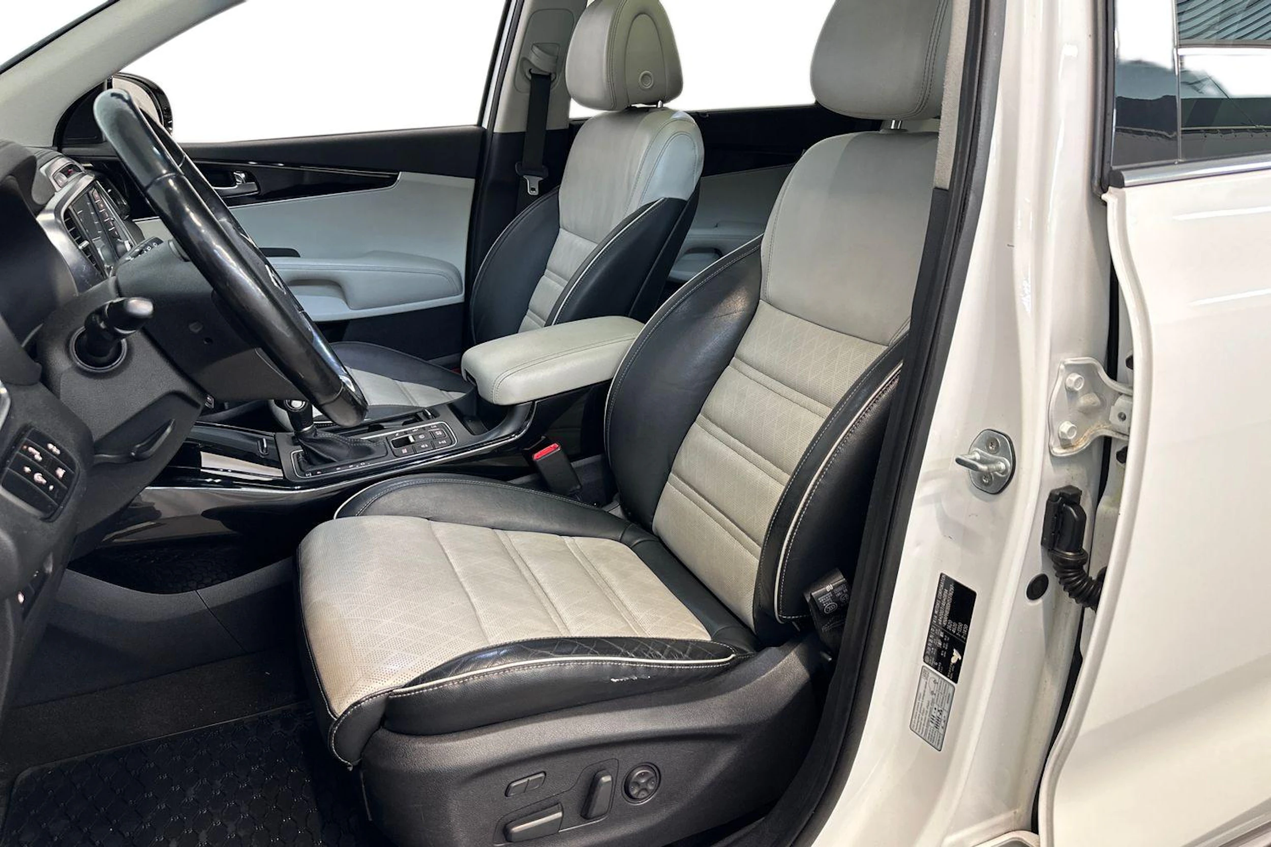 valkoinen Kia Sorento 2017 kuva 7.