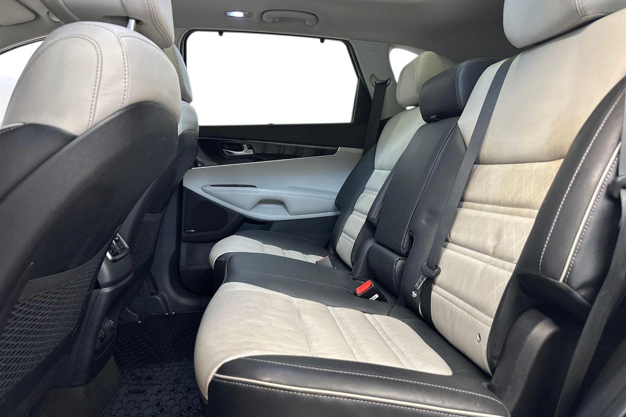 valkoinen Kia Sorento 2017 kuva 8.