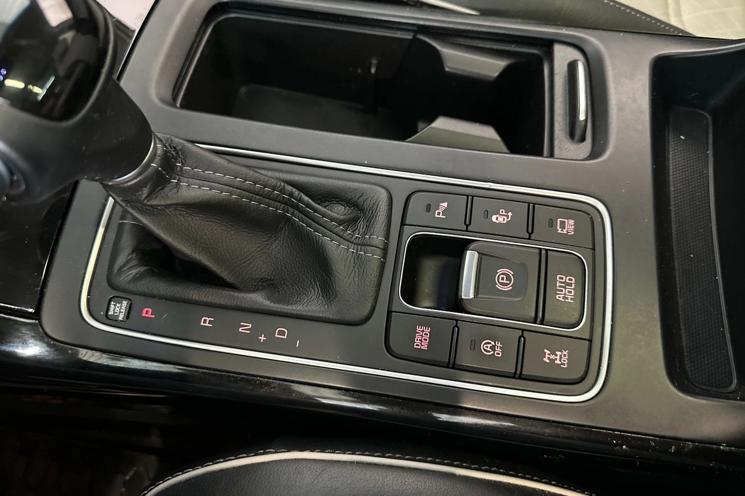 valkoinen Kia Sorento 2017 kuva 21.
