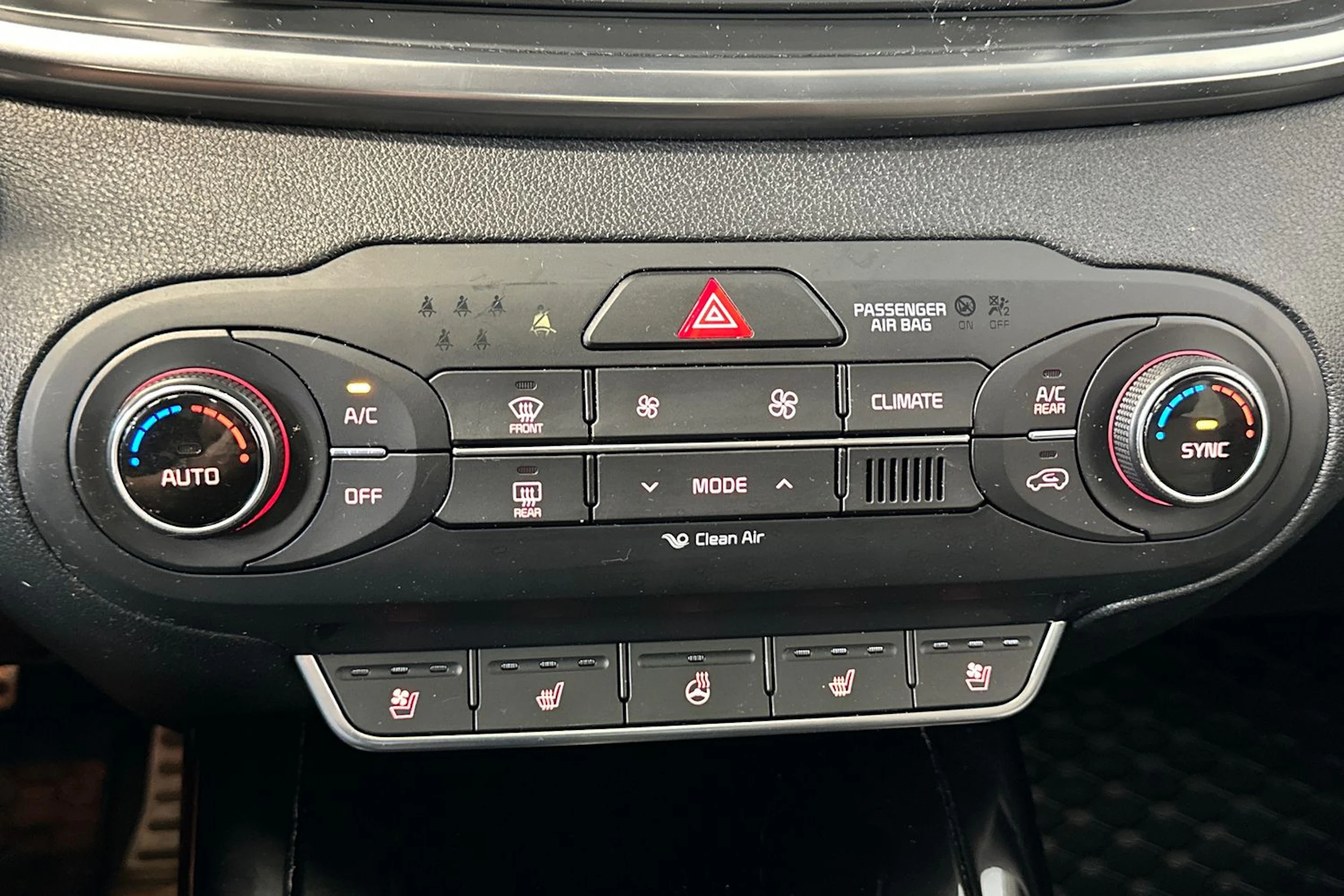 valkoinen Kia Sorento 2017 kuva 22.