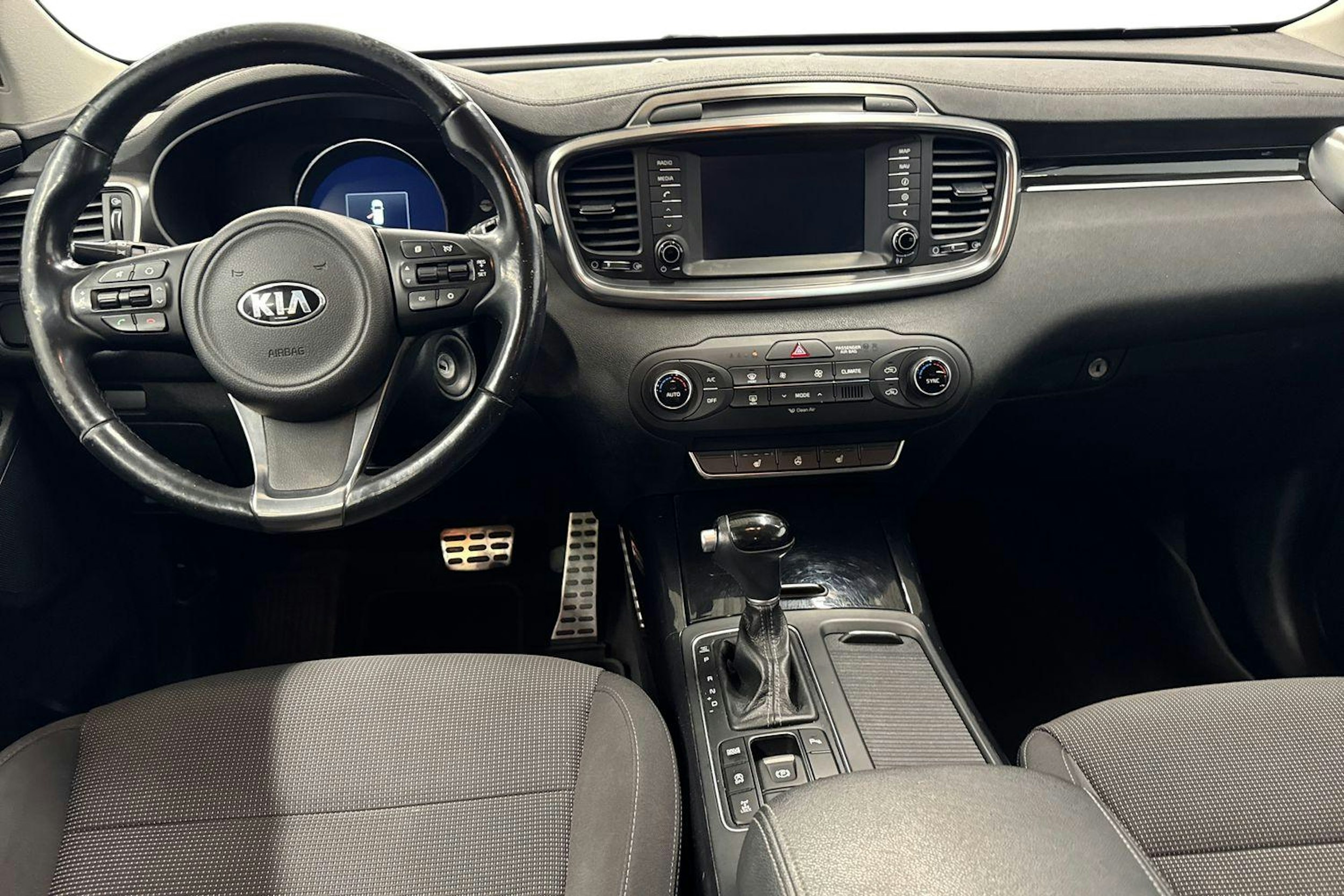 valkoinen Kia Sorento 2017 kuva 9.