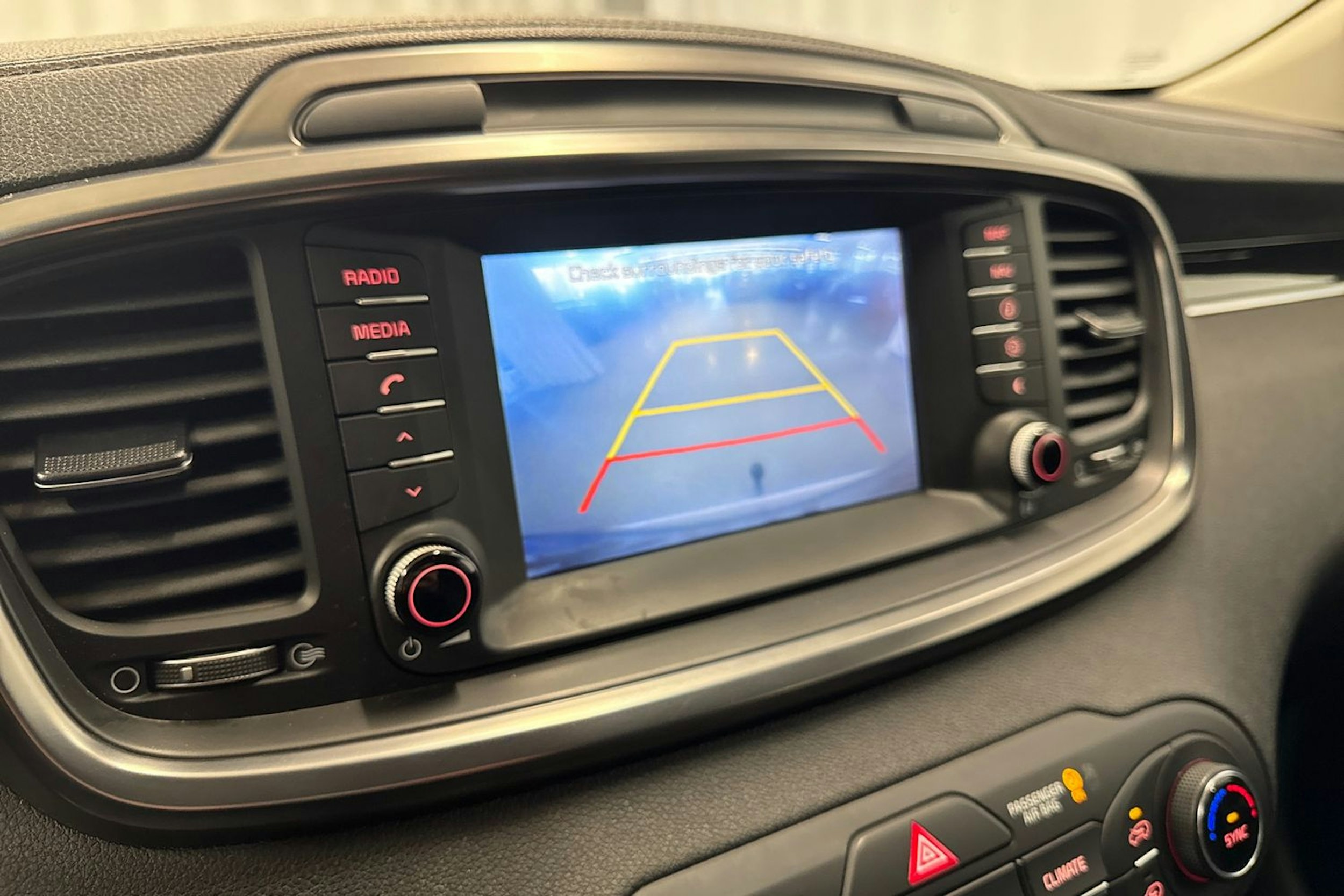 valkoinen Kia Sorento 2017 kuva 16.