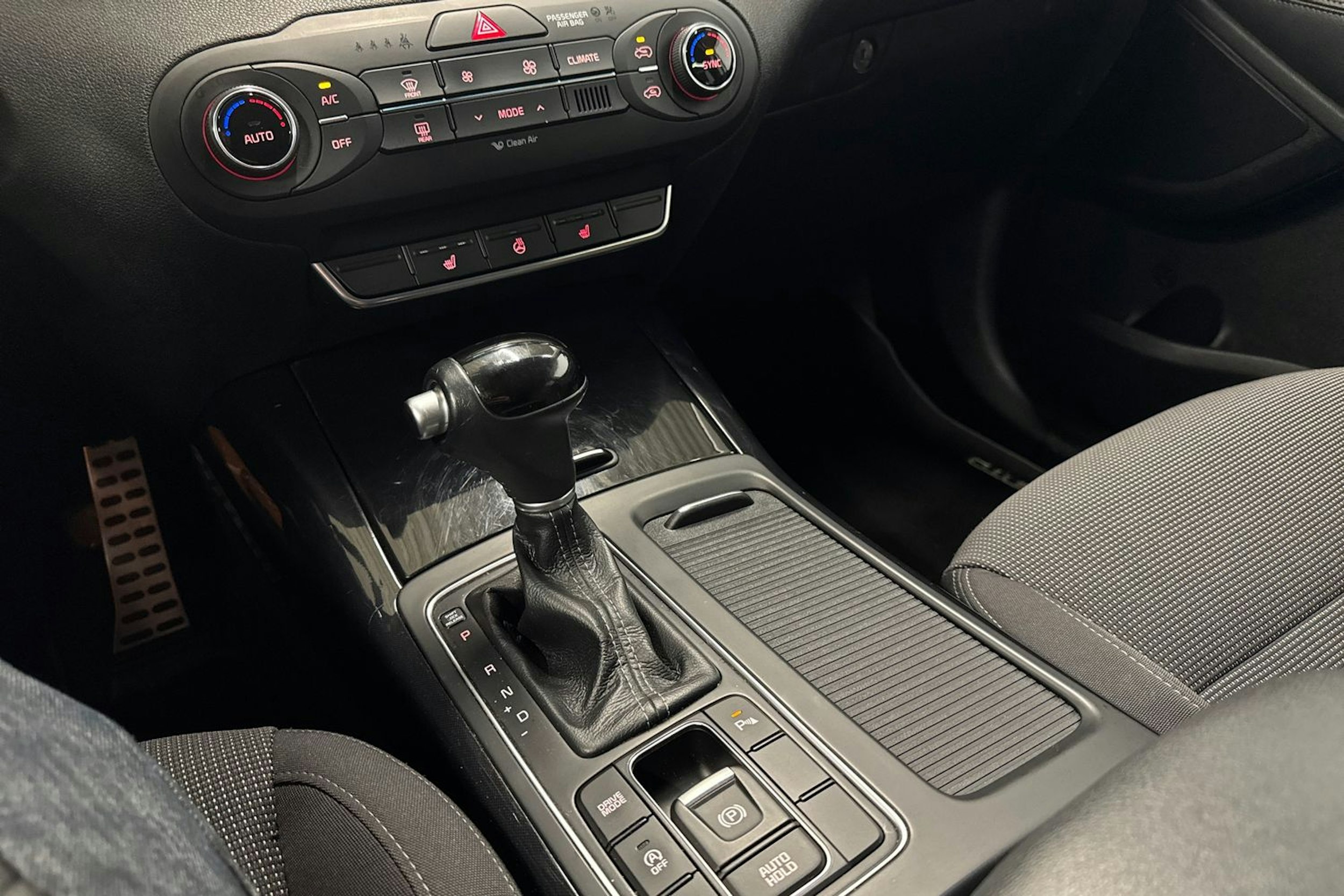 valkoinen Kia Sorento 2017 kuva 17.