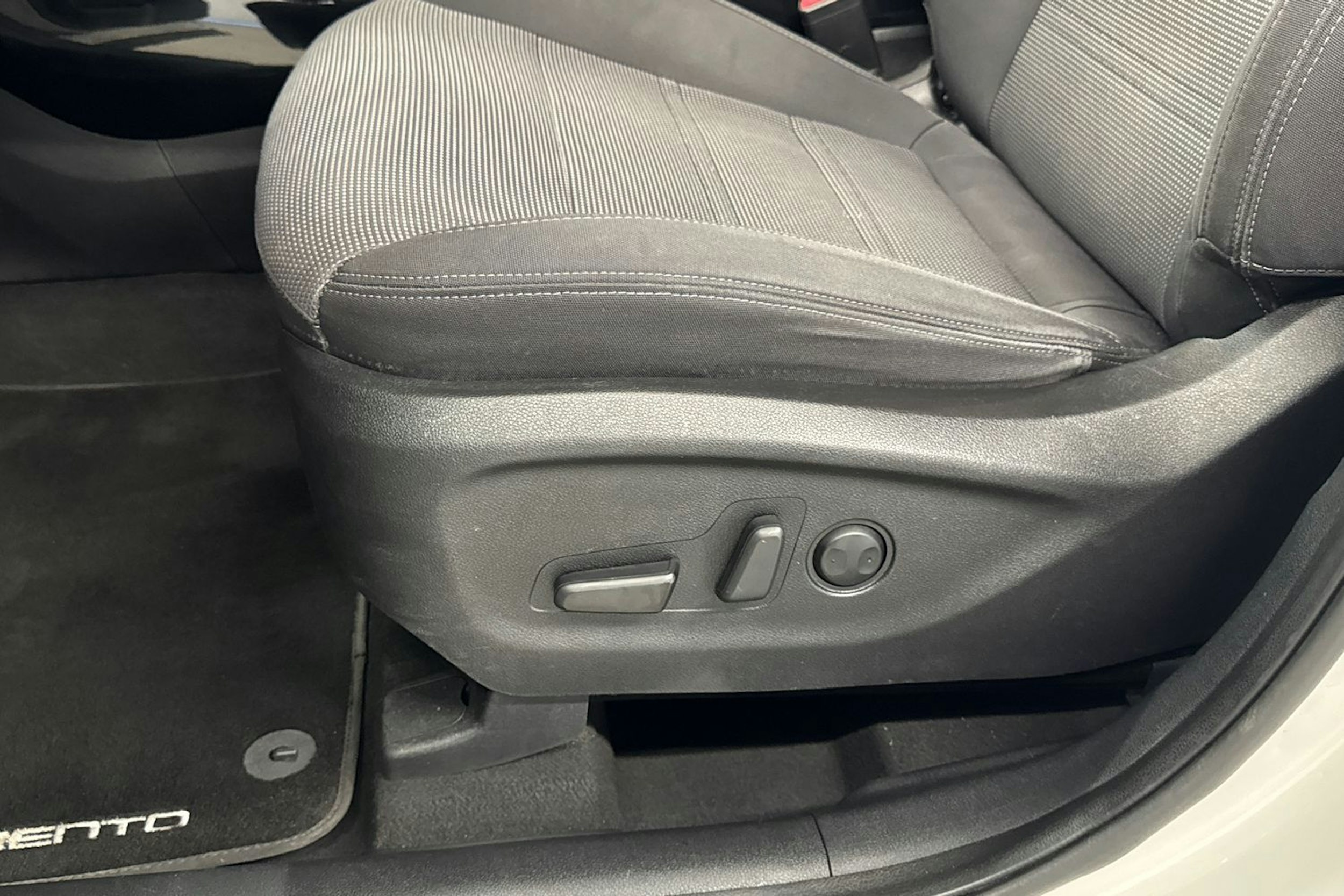 valkoinen Kia Sorento 2017 kuva 18.