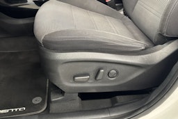 valkoinen Kia Sorento 2017 kuva 18.