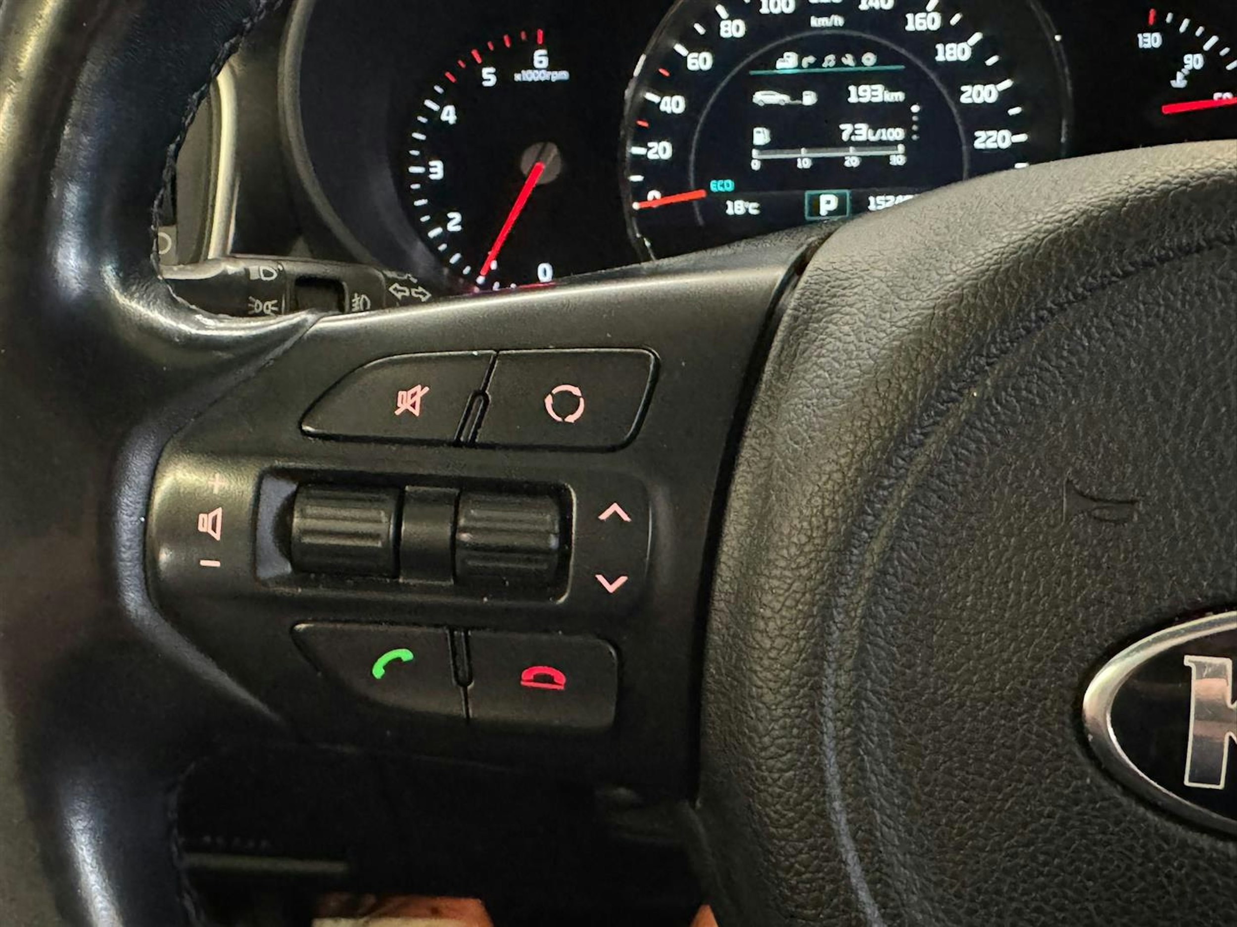 valkoinen Kia Sorento 2017 kuva 19.