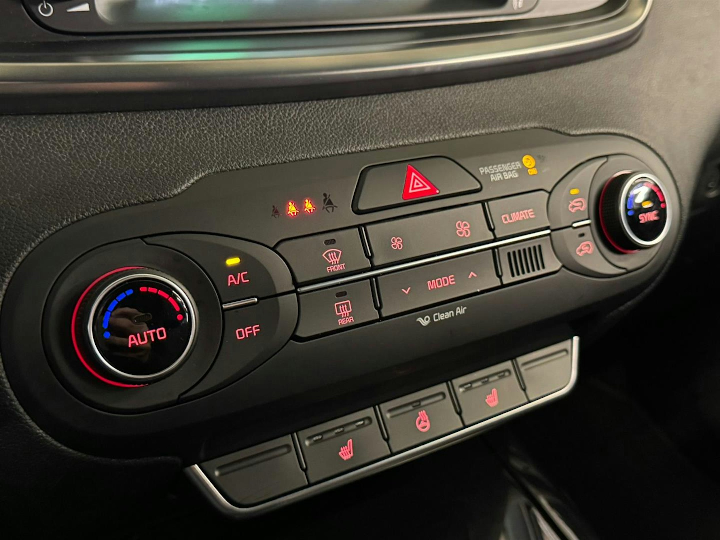 valkoinen Kia Sorento 2017 kuva 21.