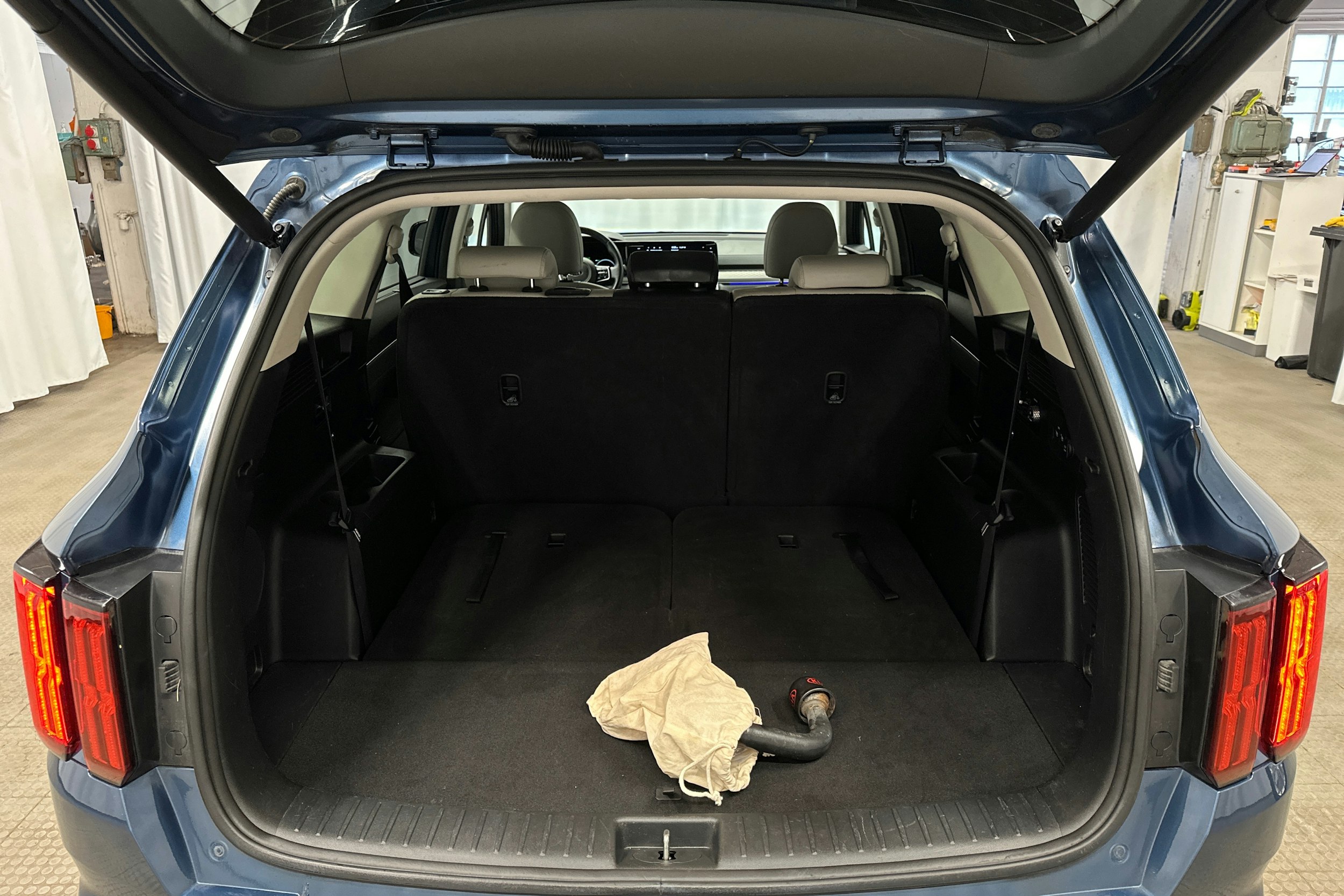 sininen Kia Sorento 2021 kuva 30.