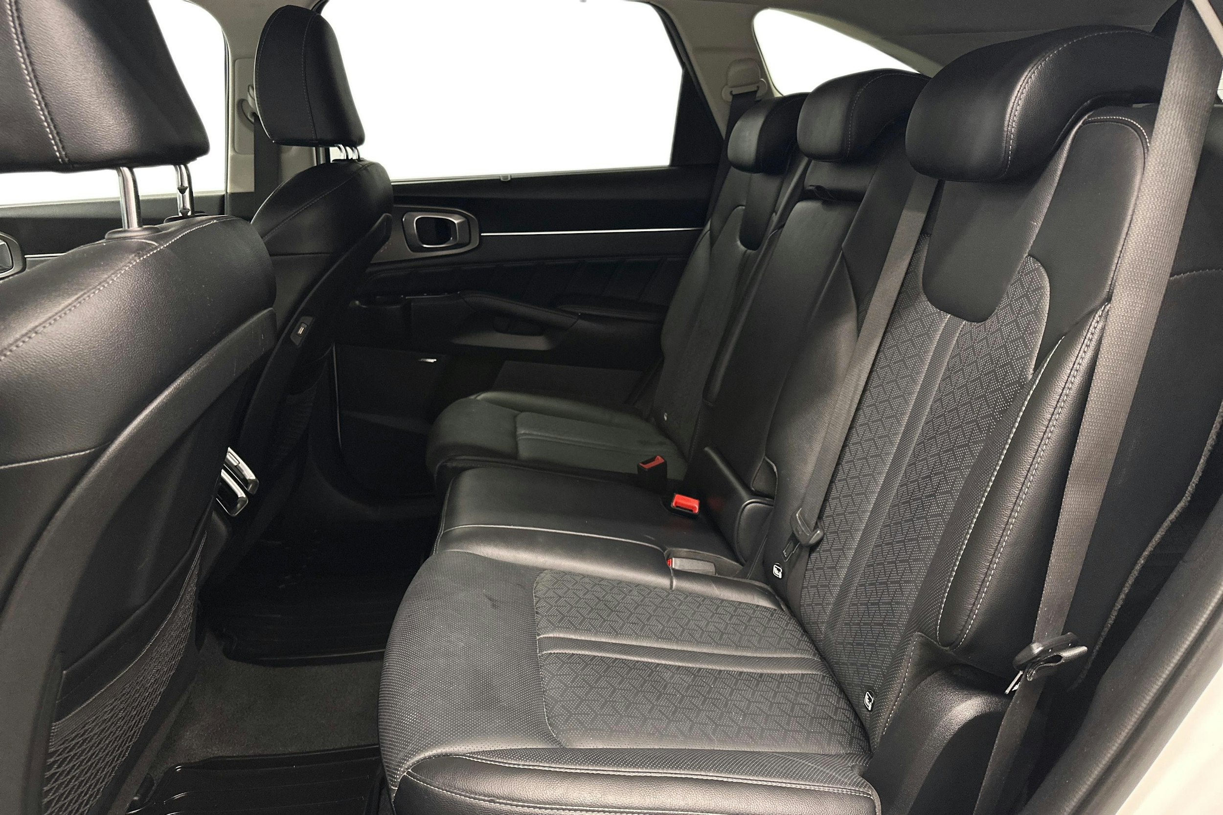 valkoinen Kia Sorento 2022 kuva 10.