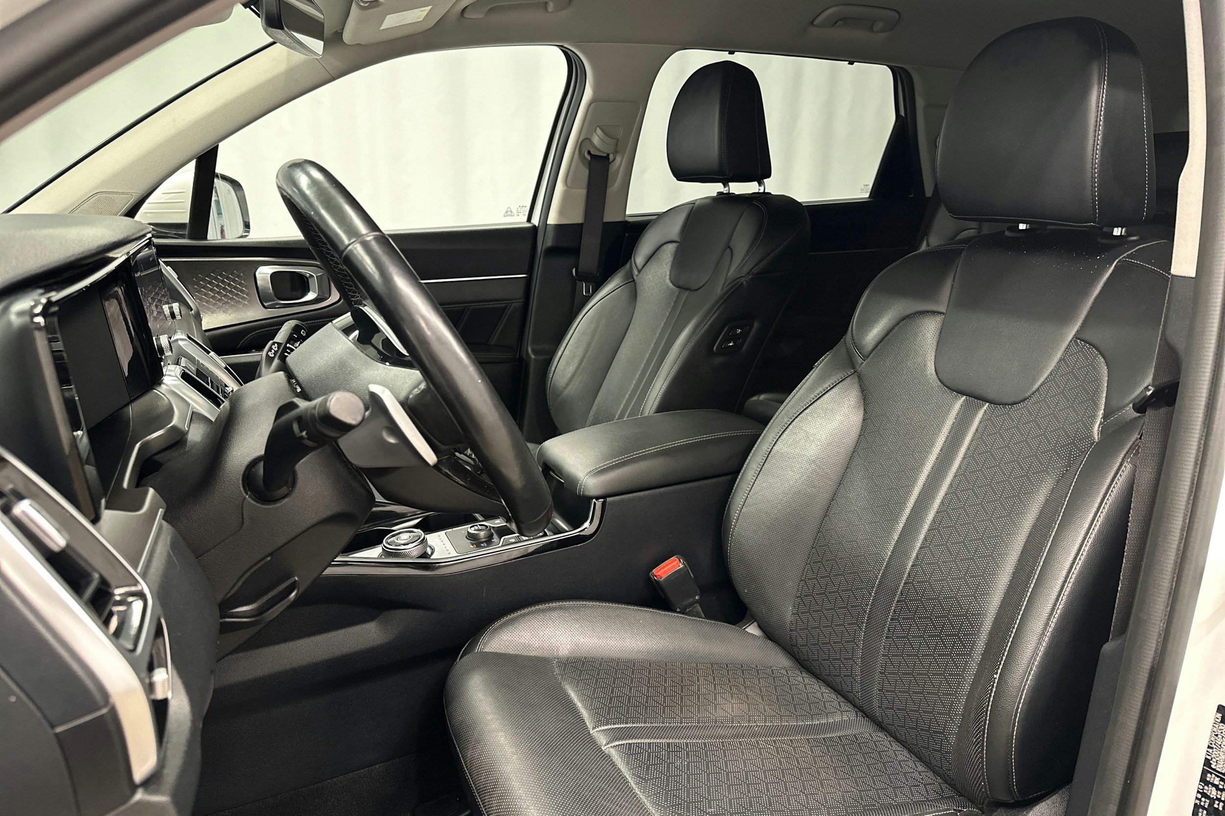 valkoinen Kia Sorento 2022 kuva 19.