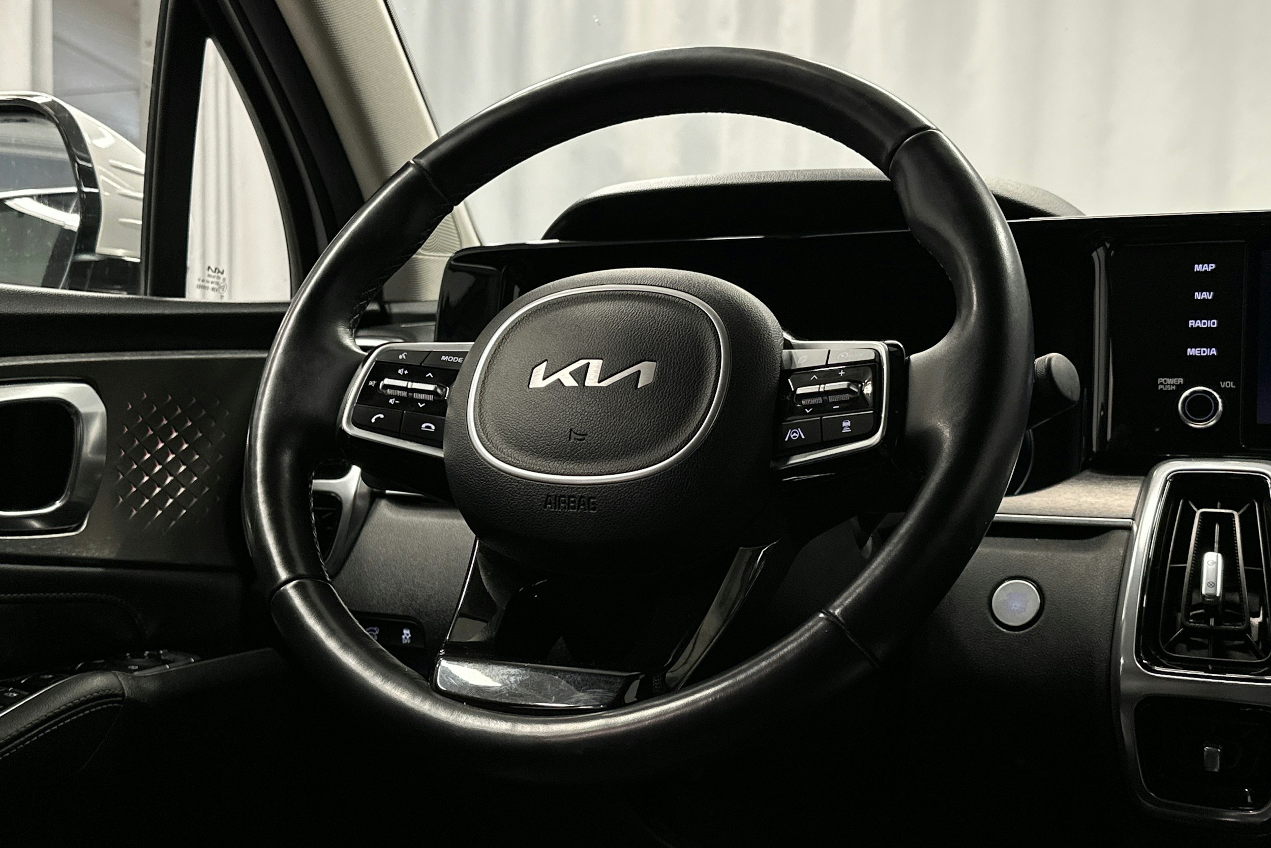 valkoinen Kia Sorento 2022 kuva 21.