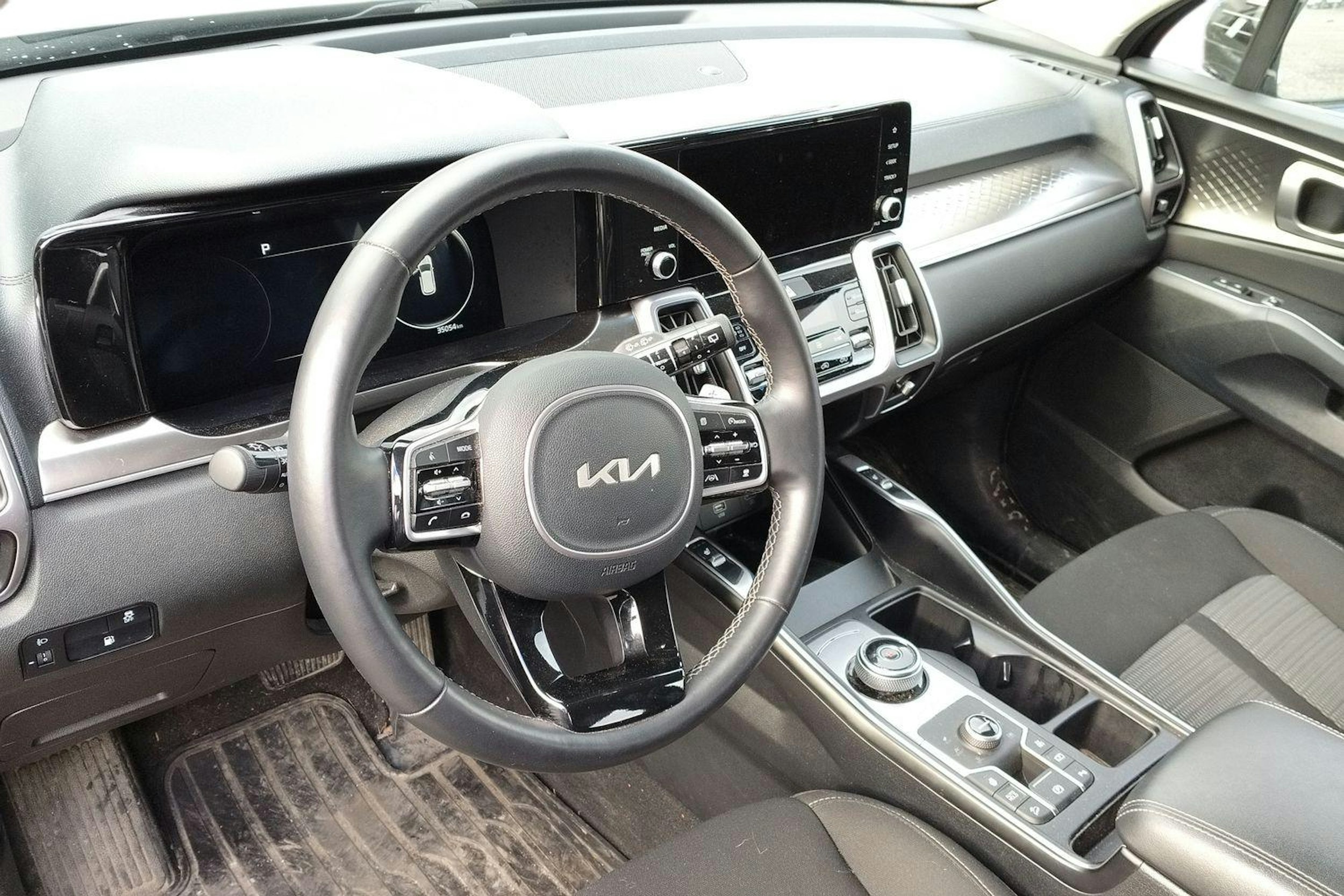 Ruskea (beige) Kia Sorento 2023 kuva 3.