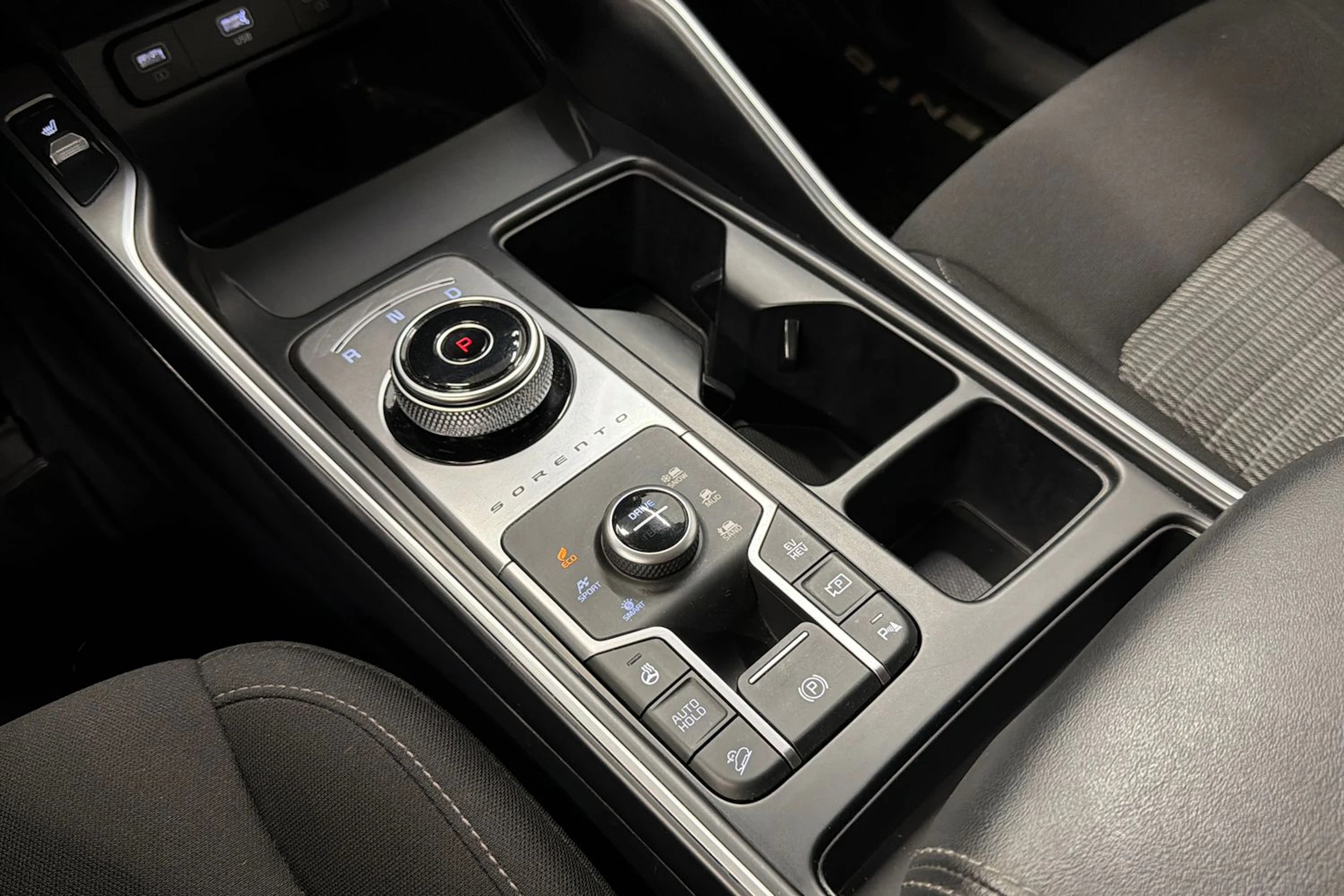 Ruskea (beige) Kia Sorento 2023 kuva 27.